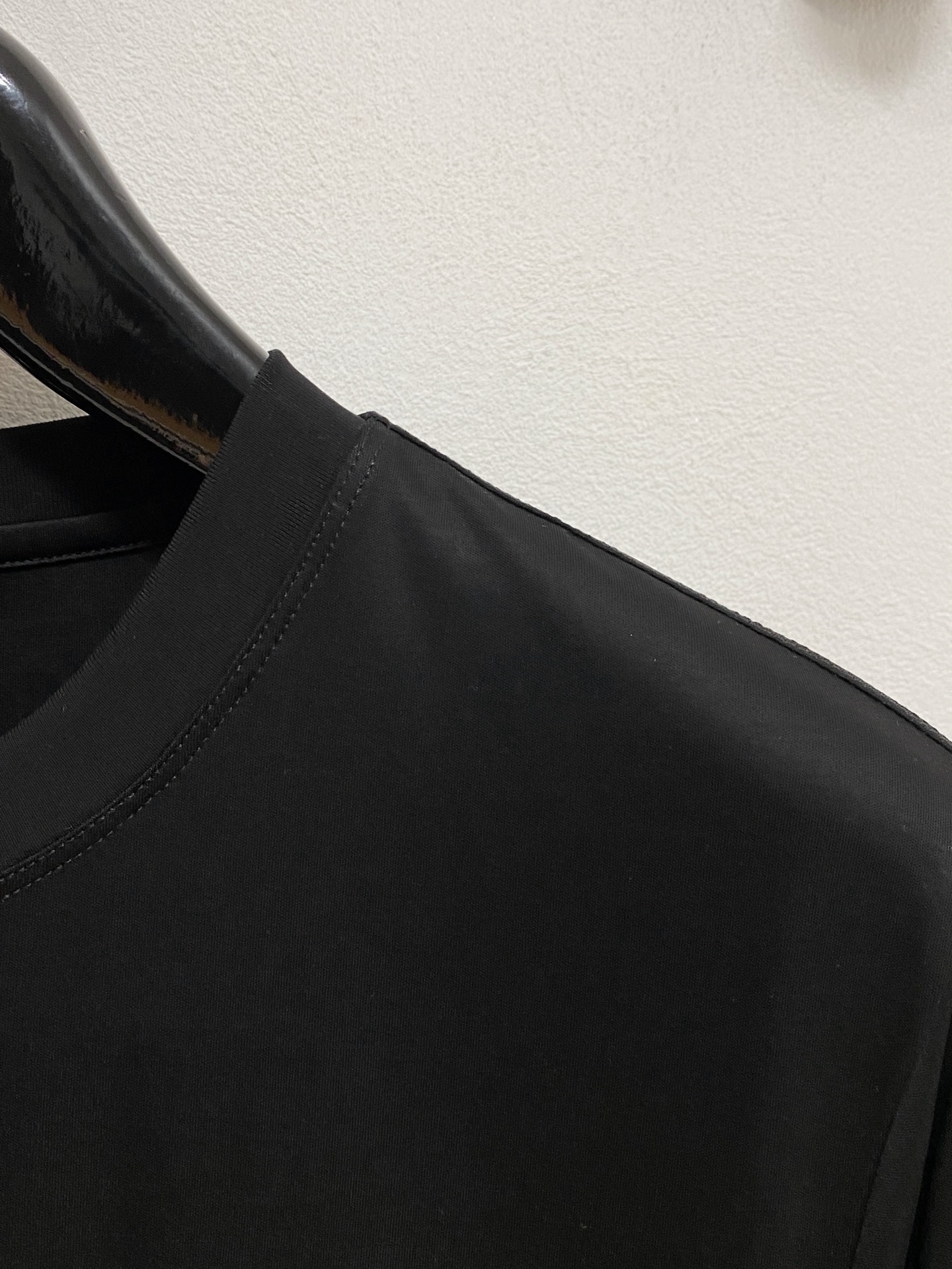  范思哲 2025春夏新款首发专柜最新款圆领短袖 高端订制 设计前卫时尚！品牌logo重工艺设计 高端定