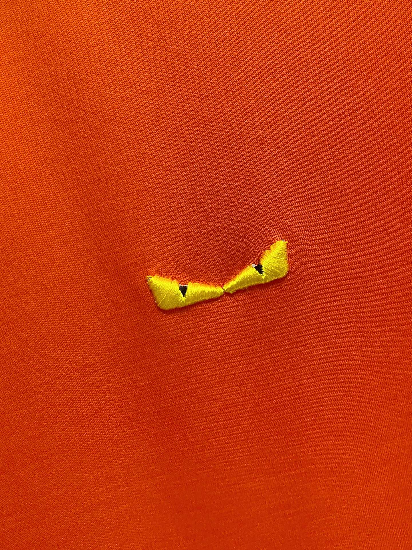  芬迪 2025春夏新款首发专柜最新款圆领短袖 高端订制 设计前卫时尚！品牌logo重工艺设计 高端定制