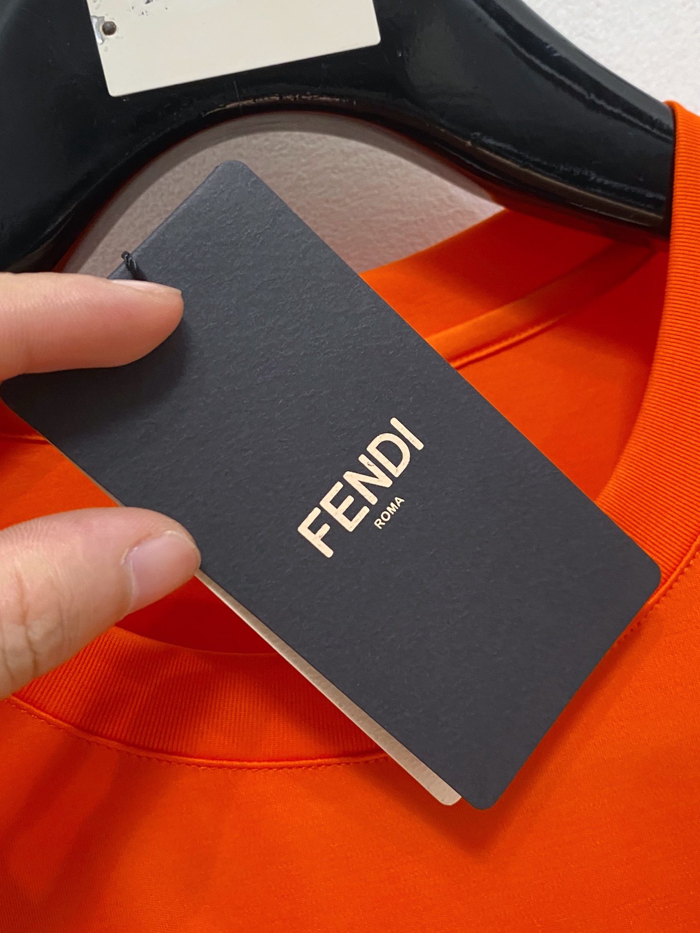  芬迪 2025春夏新款首发专柜最新款圆领短袖 高端订制 设计前卫时尚！品牌logo重工艺设计 高端定制