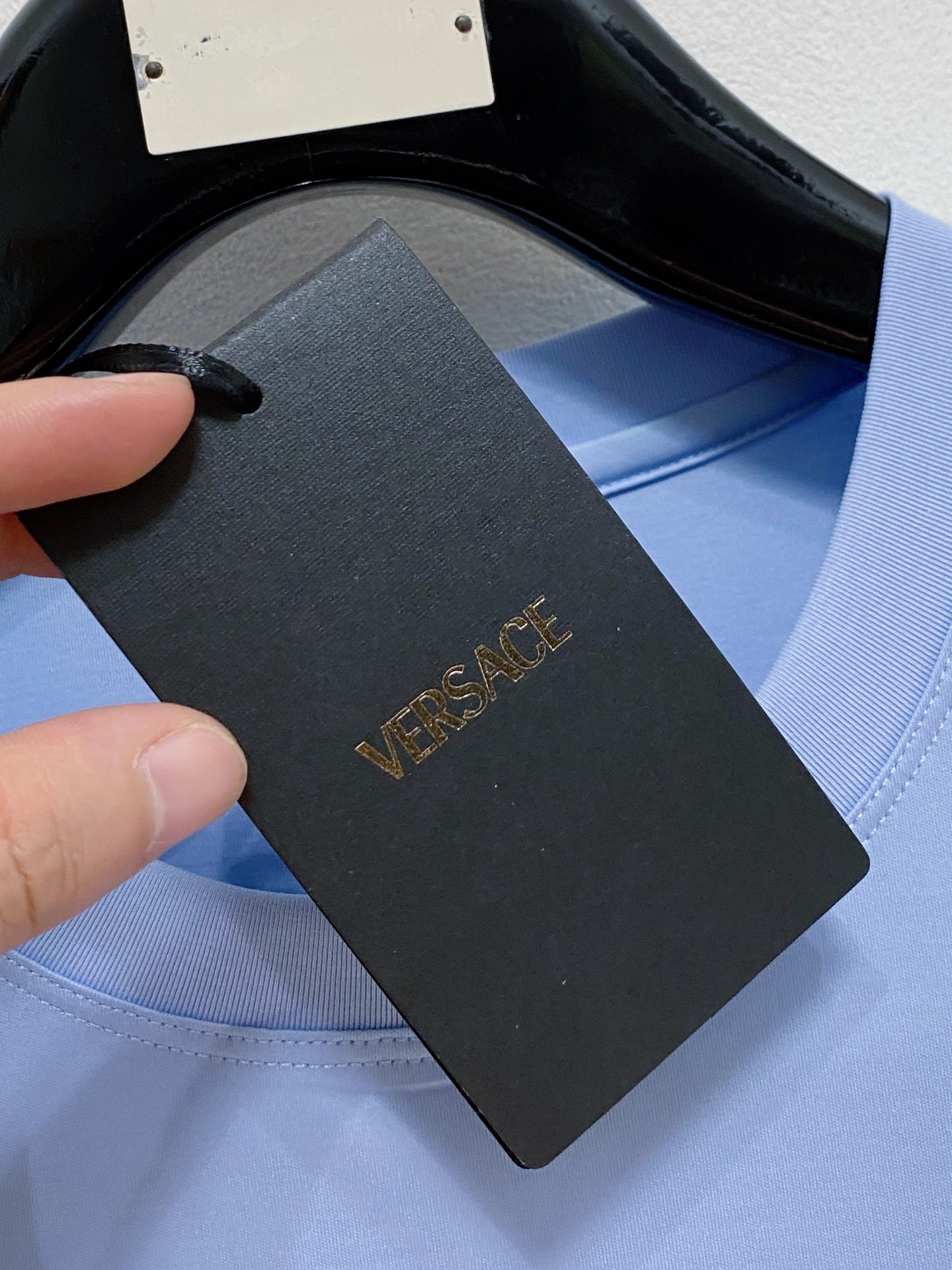  范思哲  2025春夏新款首发专柜最新款圆领短袖 高端订制 设计前卫时尚！品牌logo重工艺设计 高端