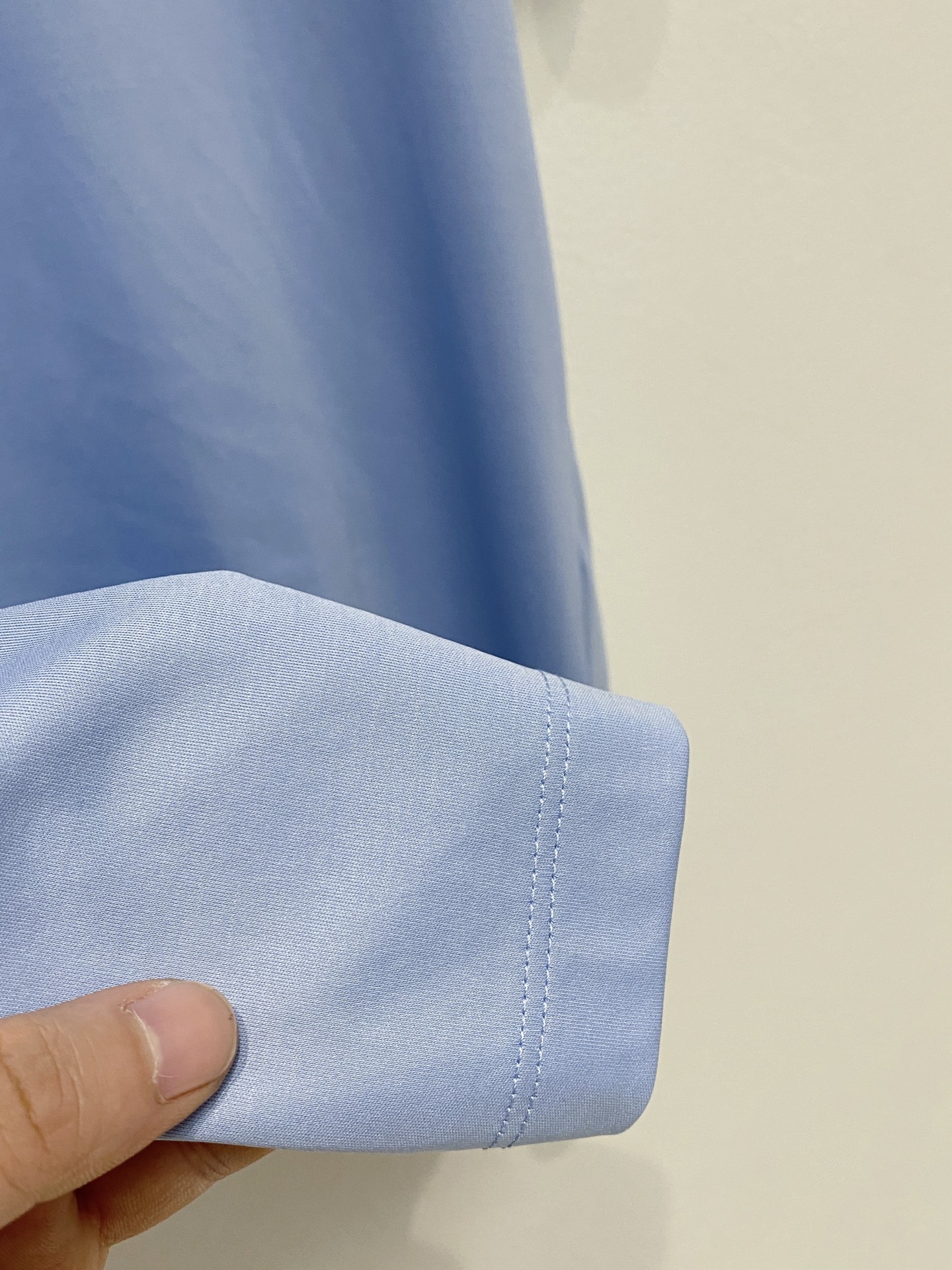  范思哲  2025春夏新款首发专柜最新款圆领短袖 高端订制 设计前卫时尚！品牌logo重工艺设计 高端