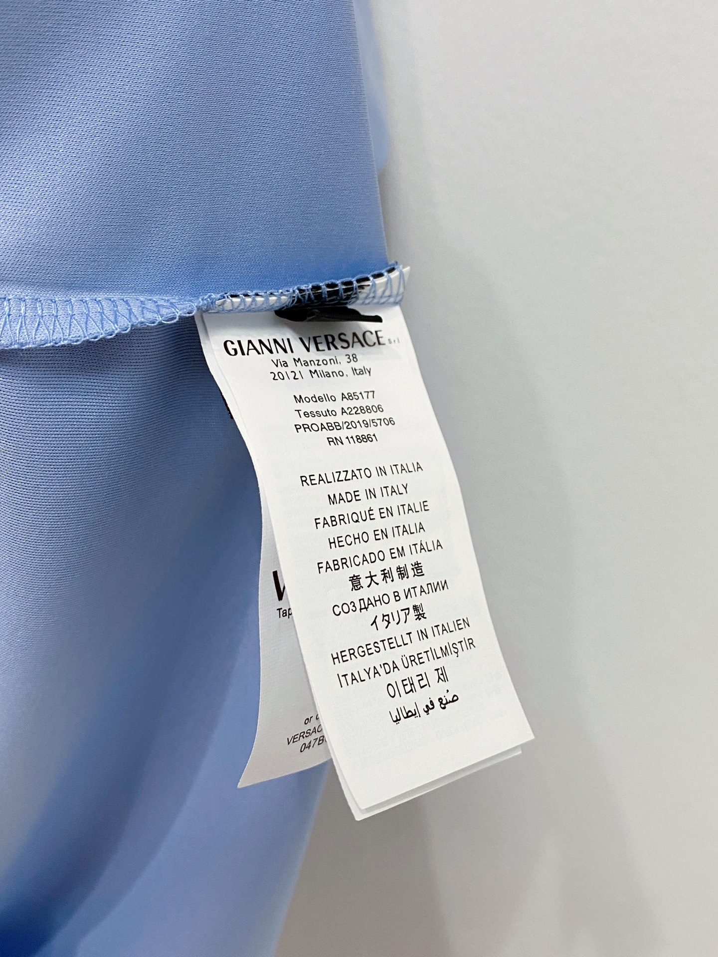  范思哲  2025春夏新款首发专柜最新款圆领短袖 高端订制 设计前卫时尚！品牌logo重工艺设计 高端