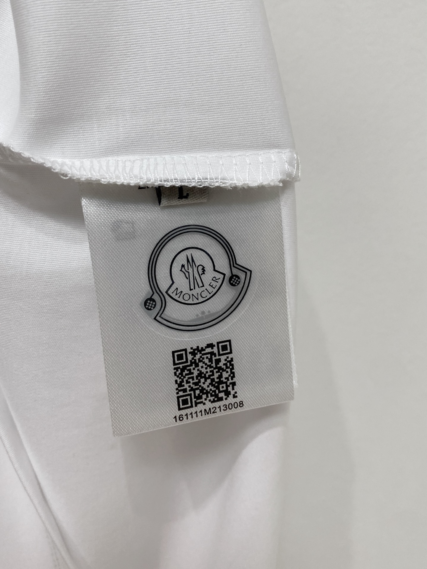 蒙口 2025春夏新款首发专柜最新款圆领短袖 高端订制 设计前卫时尚！品牌logo重工艺设计 高端定制1