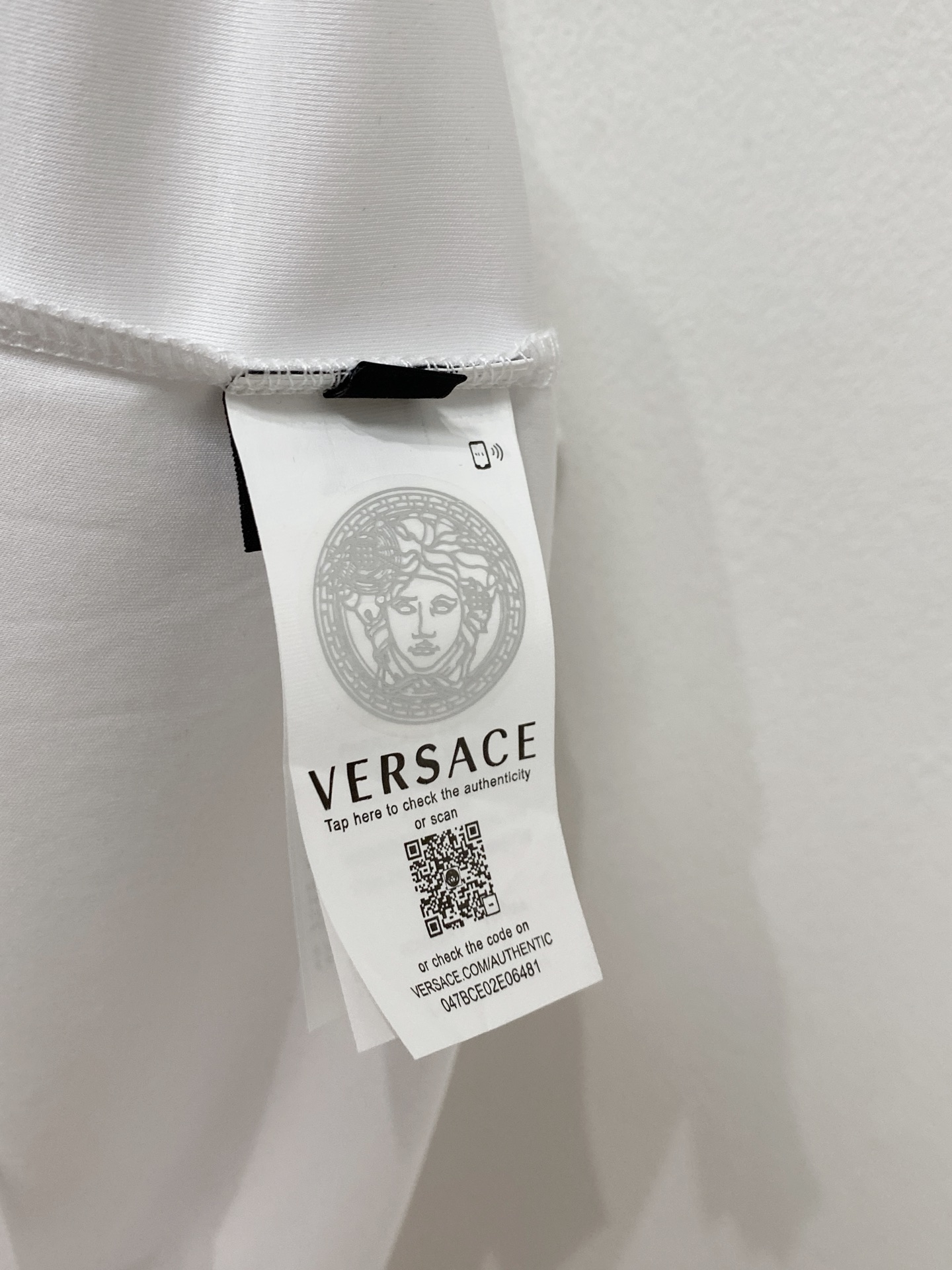  范思哲 2025春夏新款首发专柜最新款圆领短袖 高端订制 设计前卫时尚！品牌logo重工艺设计 高端定