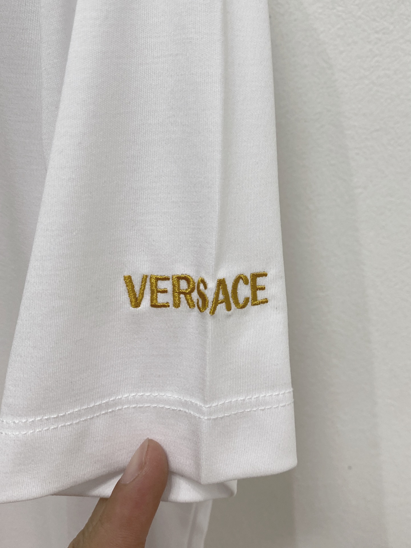  范思哲 2025春夏新款首发专柜最新款圆领短袖 高端订制 设计前卫时尚！品牌logo重工艺设计 高端定