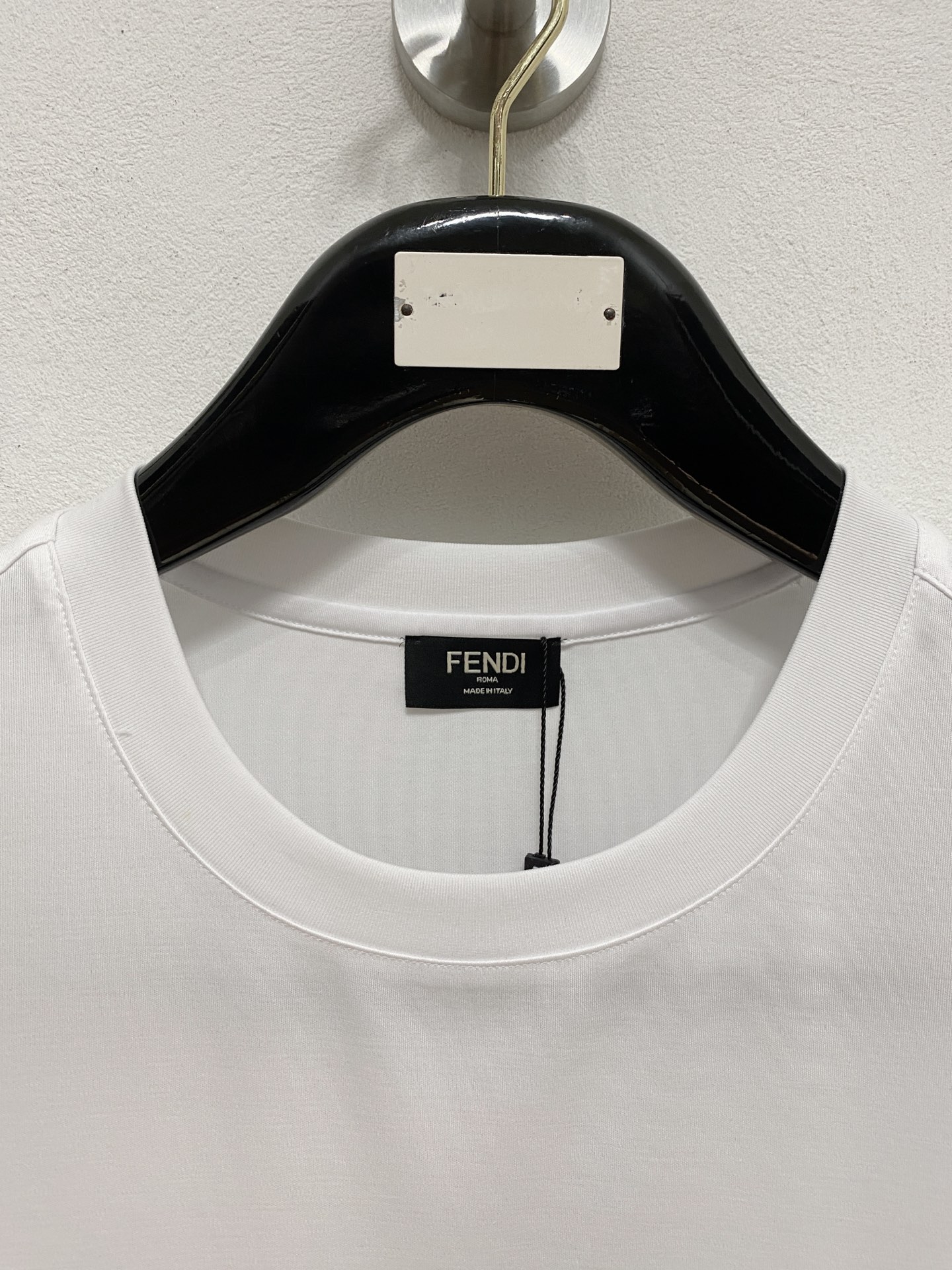  芬迪 2025春夏新款首发专柜最新款圆领短袖 高端订制 设计前卫时尚！品牌logo重工艺设计 高端定制