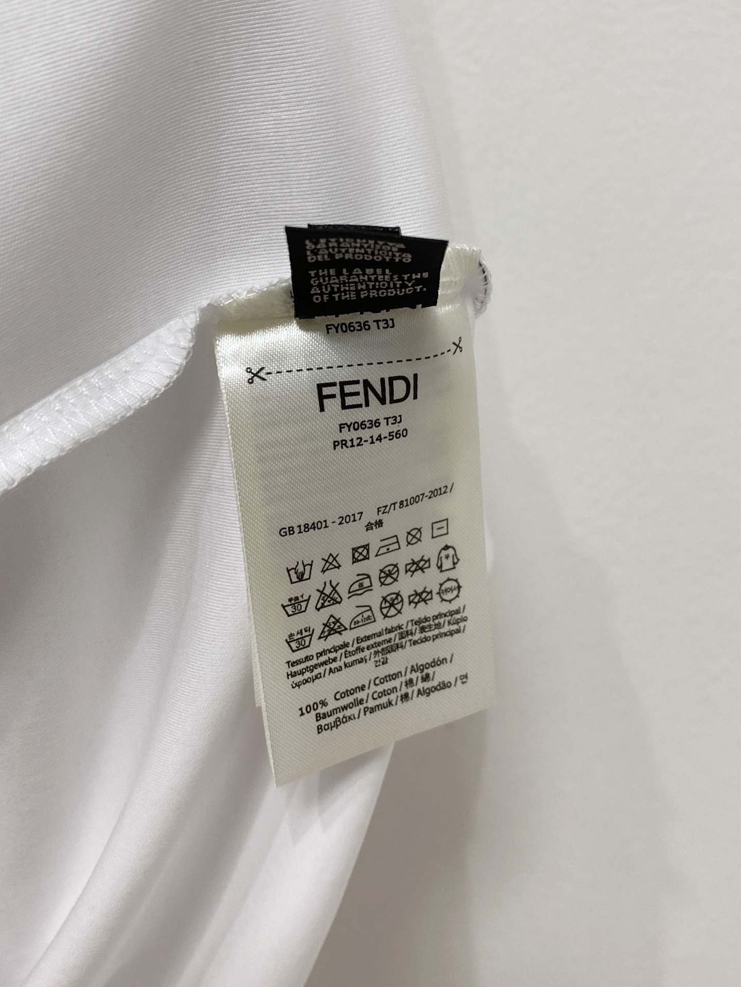  芬迪 2025春夏新款首发专柜最新款圆领短袖 高端订制 设计前卫时尚！品牌logo重工艺设计 高端定制