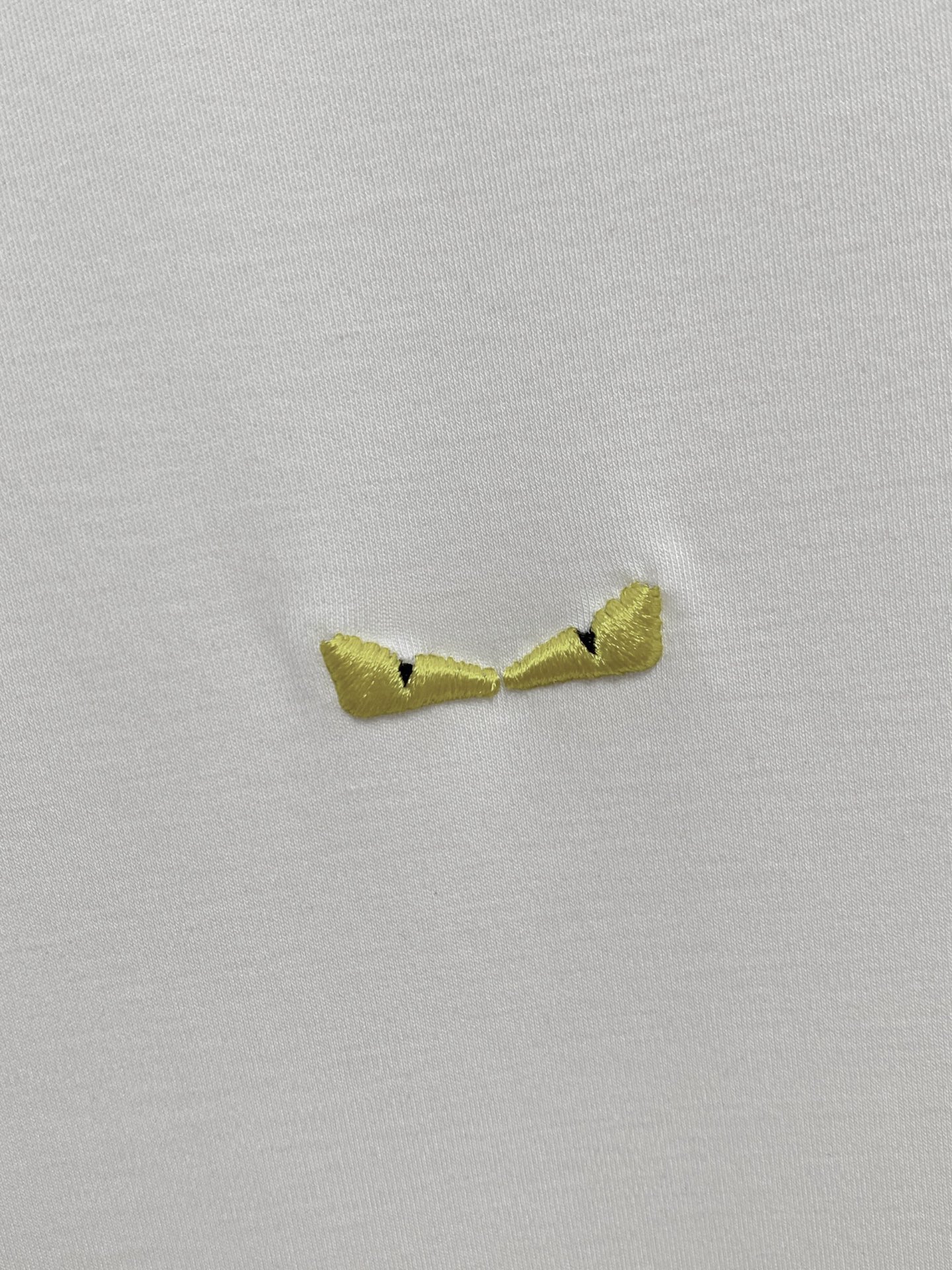  芬迪 2025春夏新款首发专柜最新款圆领短袖 高端订制 设计前卫时尚！品牌logo重工艺设计 高端定制