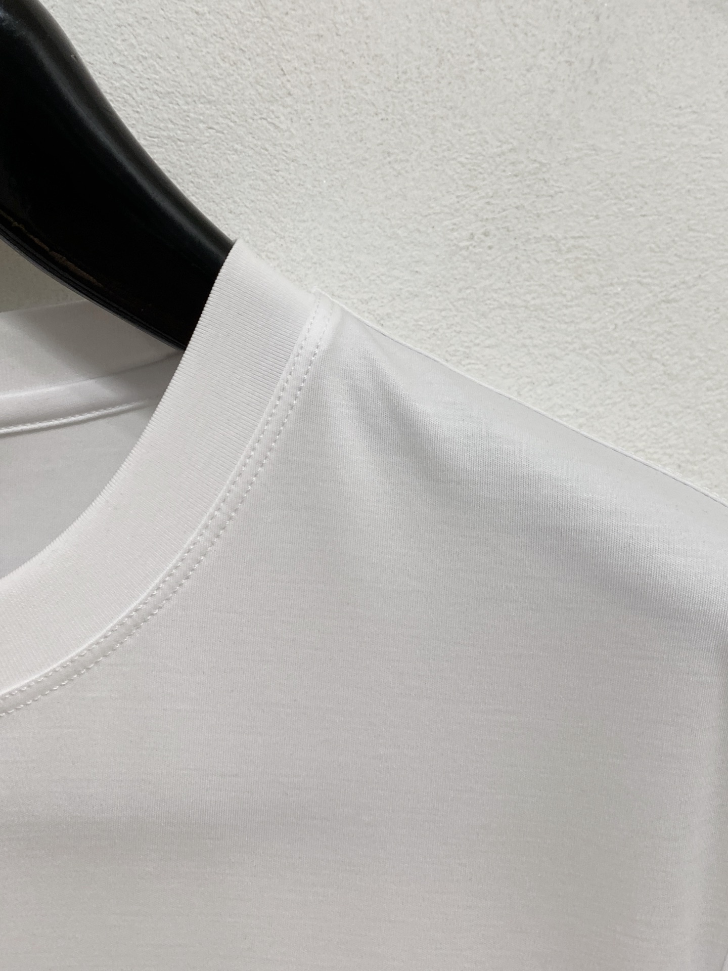  范思哲 2025春夏新款首发专柜最新款圆领短袖 高端订制 设计前卫时尚！品牌logo重工艺设计 高端定