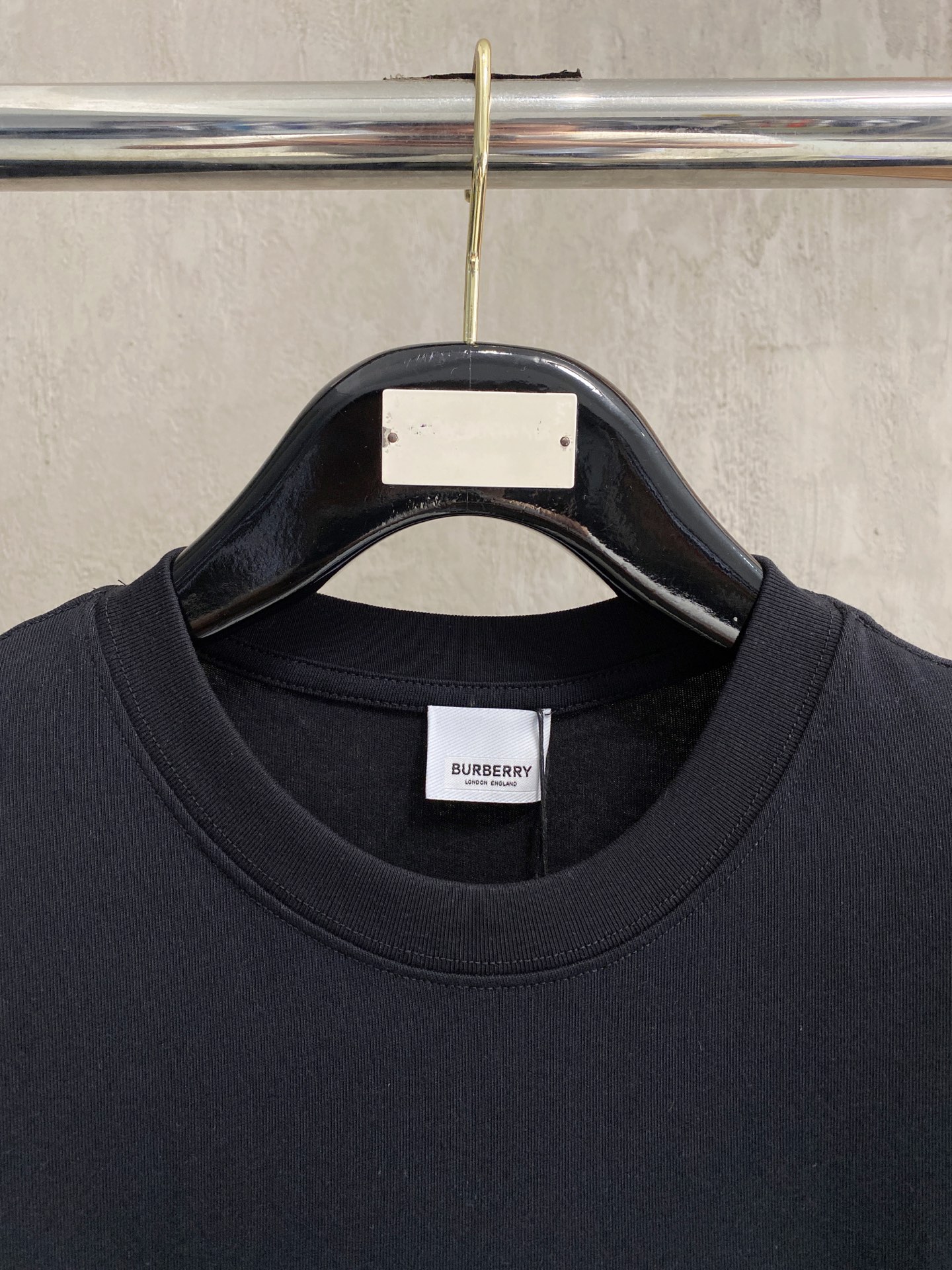  巴宝*Burberry 25SS春夏新款首发专柜最新款短袖圆领T恤 高端订制 设计前卫时尚！品牌log