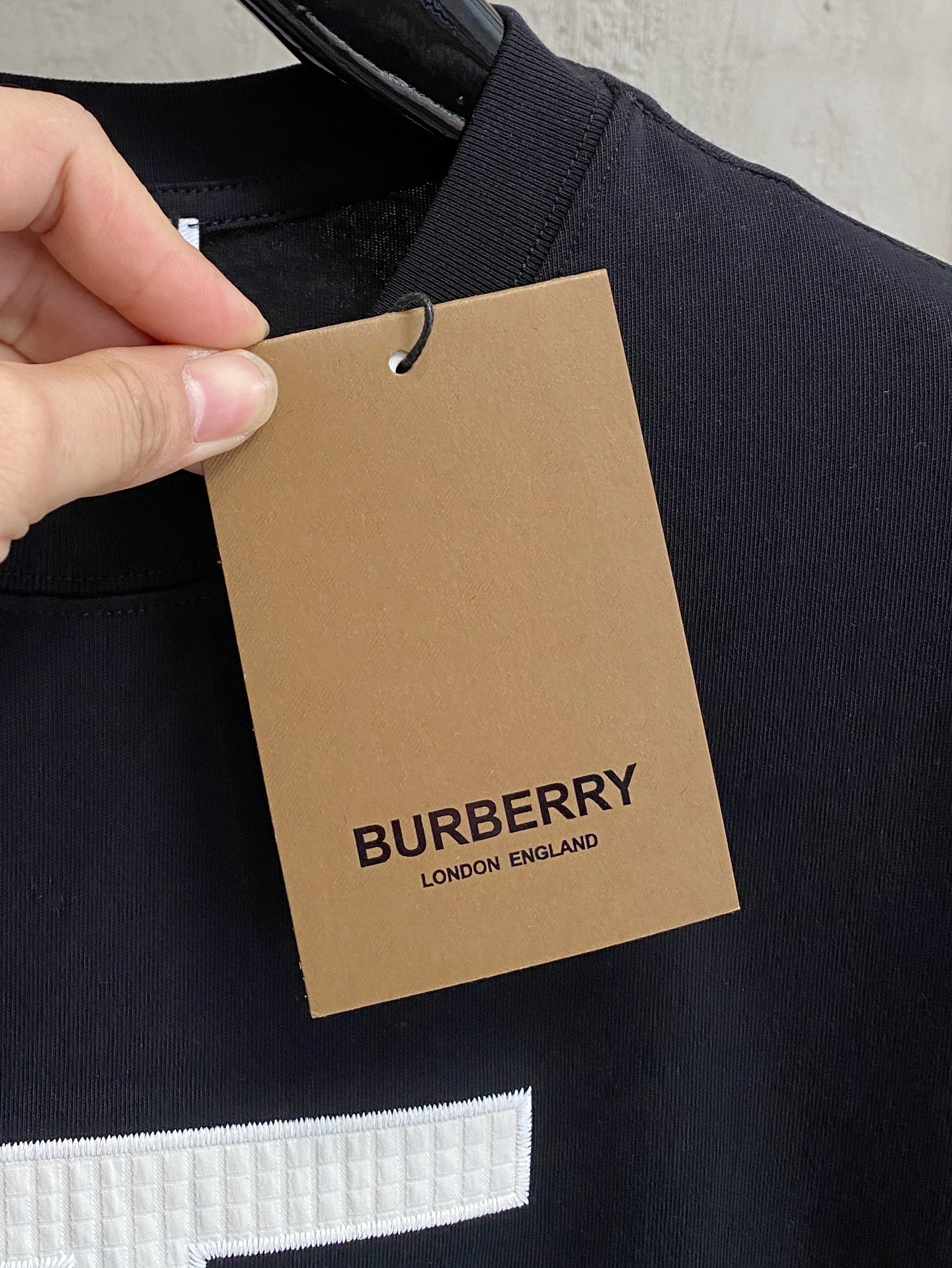  巴宝*Burberry 25SS春夏新款首发专柜最新款短袖圆领T恤 高端订制 设计前卫时尚！品牌log