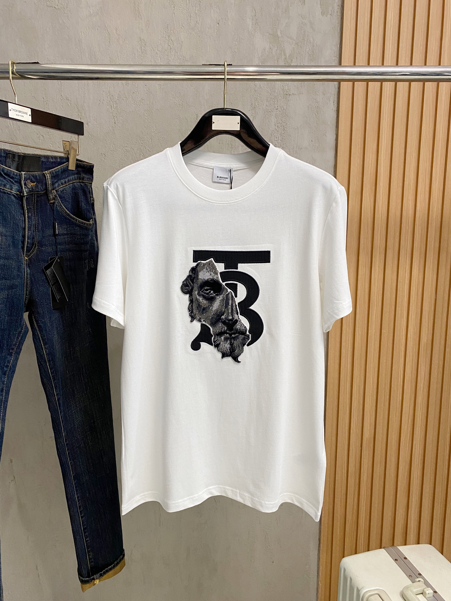  巴宝*Burberry 25SS春夏新款首发专柜最新款短袖圆领T恤 高端订制 设计前卫时尚！品牌log