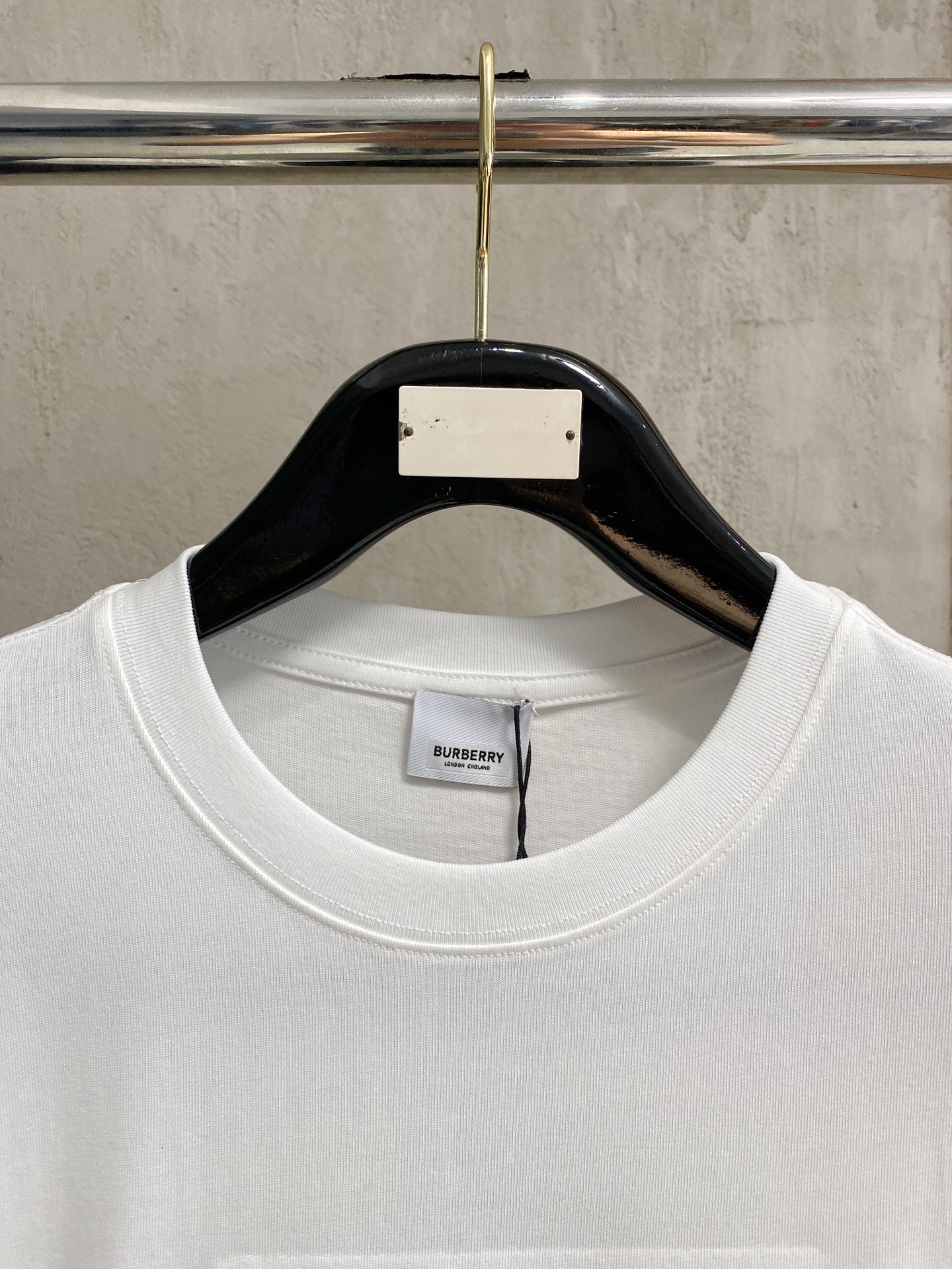  巴宝*Burberry 25SS春夏新款首发专柜最新款短袖圆领T恤 高端订制 设计前卫时尚！品牌log