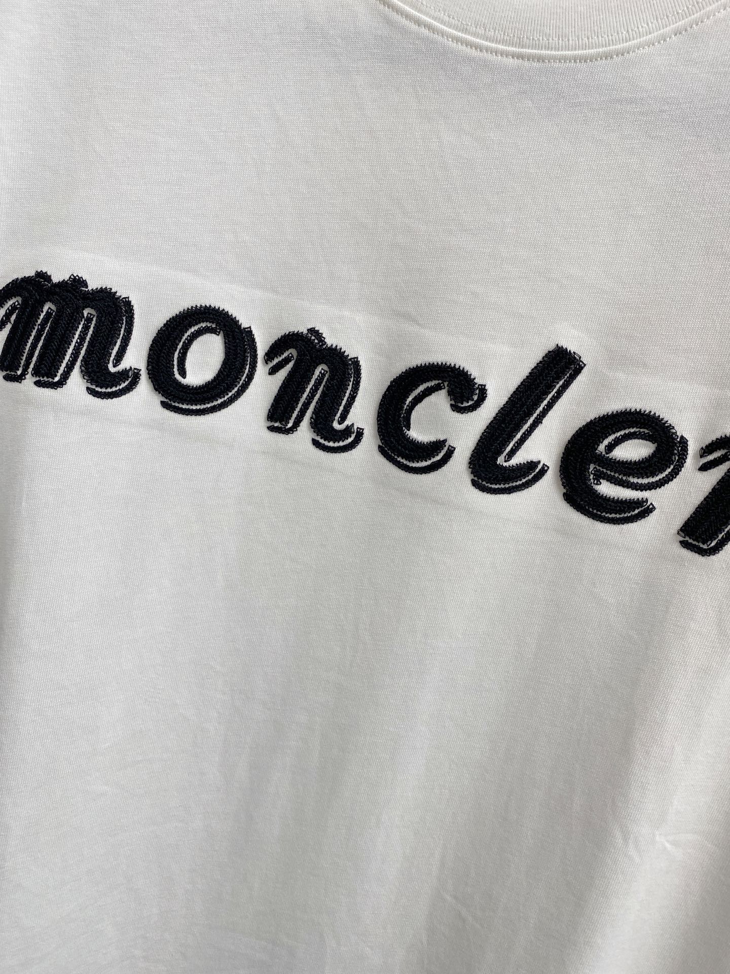  蒙*Moncler 25SS春夏新款首发专柜最新款短袖圆领T恤 高端订制 设计前卫时尚！品牌logo重
