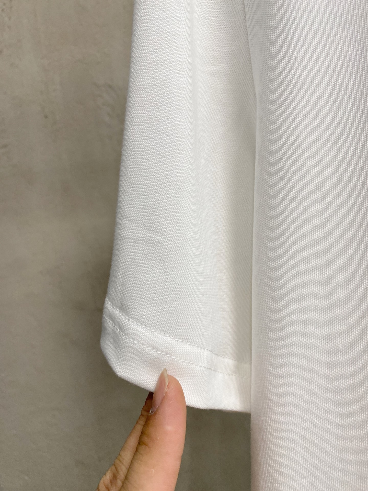  迪*DIOR 25SS春夏新款首发专柜最新款短袖圆领T恤 手绘高端订制 设计前卫时尚！品牌logo重工