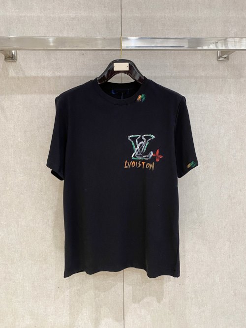 Louis Vuitton Men's 25SS Short Sleeve T-Shirt - Designer Logo Tee 1 Louis Vuitton Men's 25SS Short Sleeve T-Shirt - Designer Logo Tee