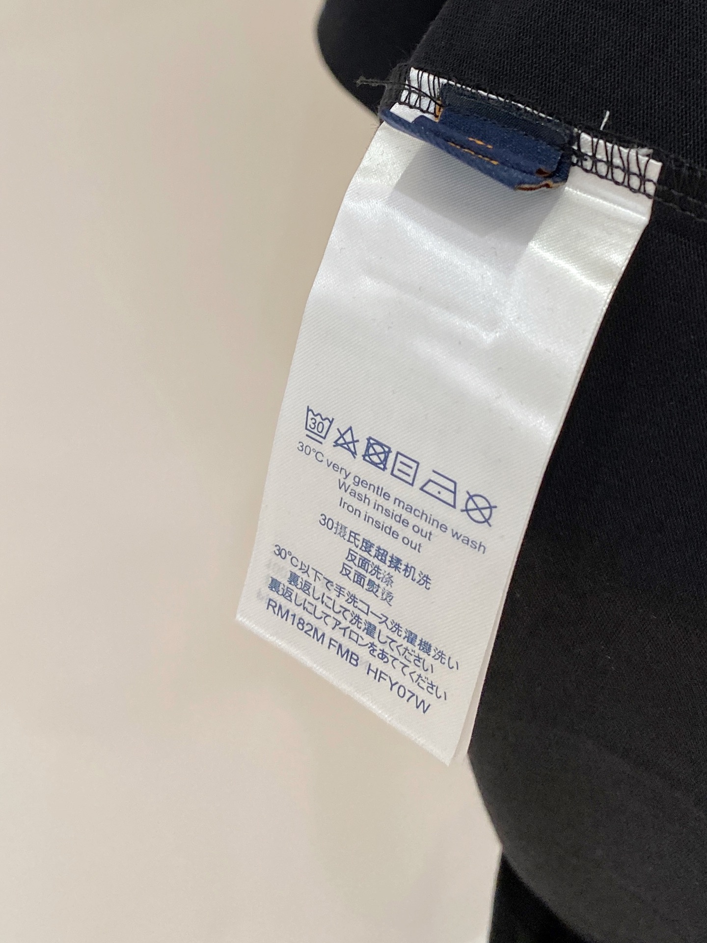  lv。春夏新款首发专柜最新款短袖圆领T恤 高端订制 设计前卫时尚！品牌logo重工艺设计 高端定制23