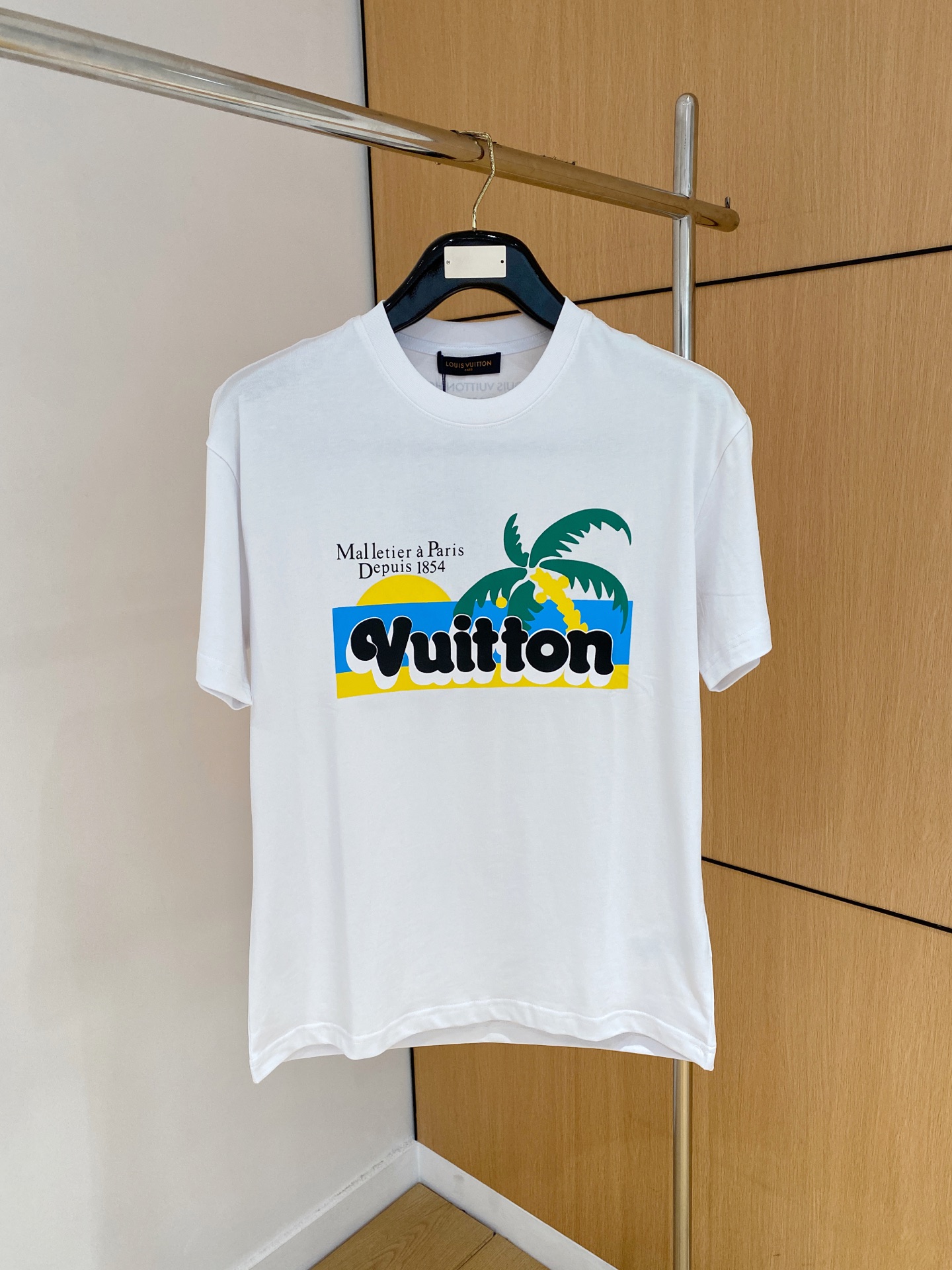  lv。春夏新款首发专柜最新款短袖圆领T恤 高端订制 设计前卫时尚！品牌logo重工艺设计 高端定制23
