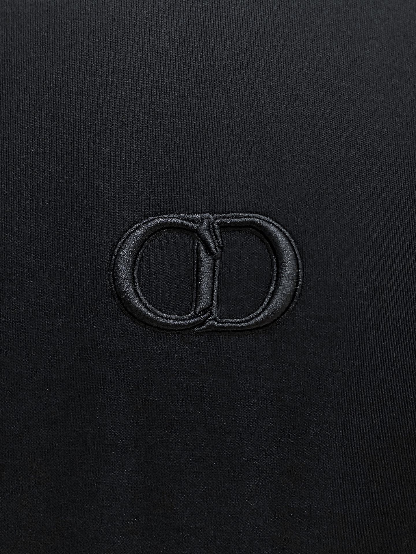  迪奥 顶级品质 2025款新品短袖！精选100支双面丝光棉面料，手感柔软。顶级进口私货，时尚设计潮流短