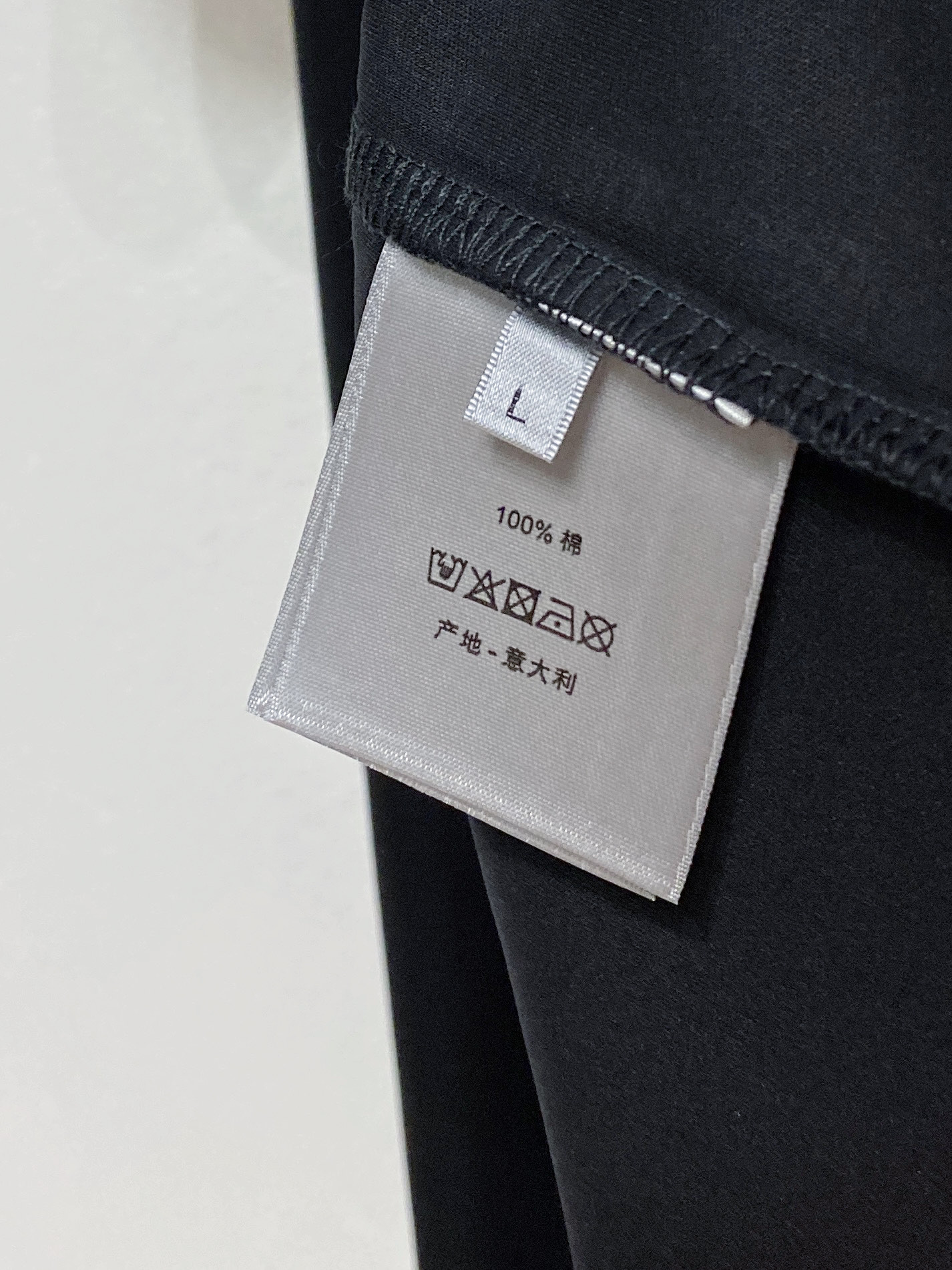  迪奥 顶级品质 2025款新品短袖！精选100支双面丝光棉面料，手感柔软。顶级进口私货，时尚设计潮流短