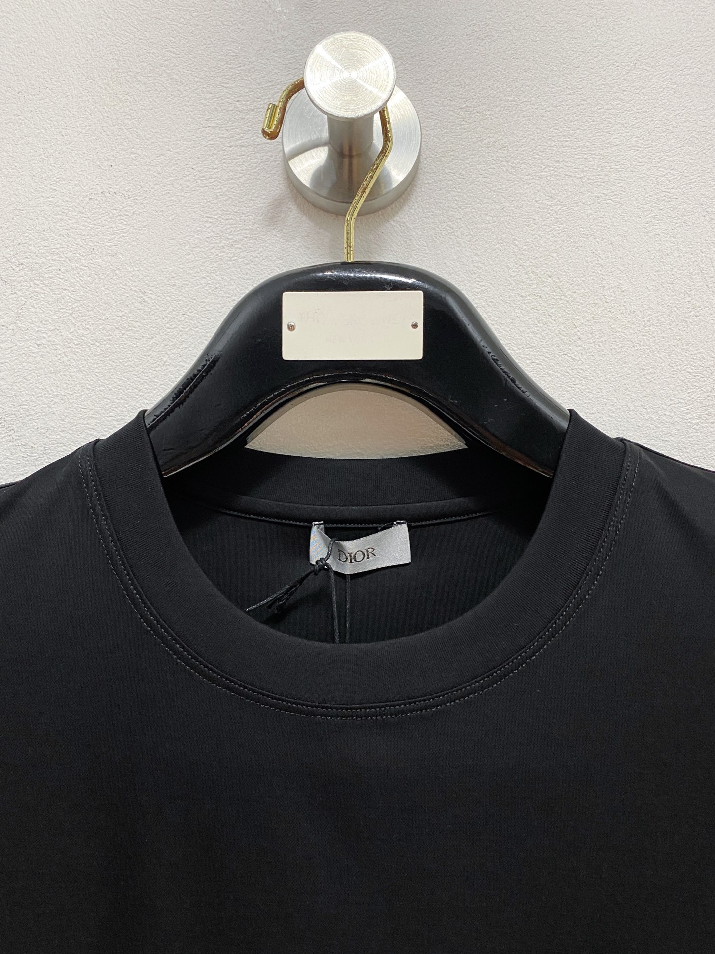  迪奥 顶级品质 2025款新品短袖！精选100支双面丝光棉面料，手感柔软。顶级进口私货，时尚设计潮流短