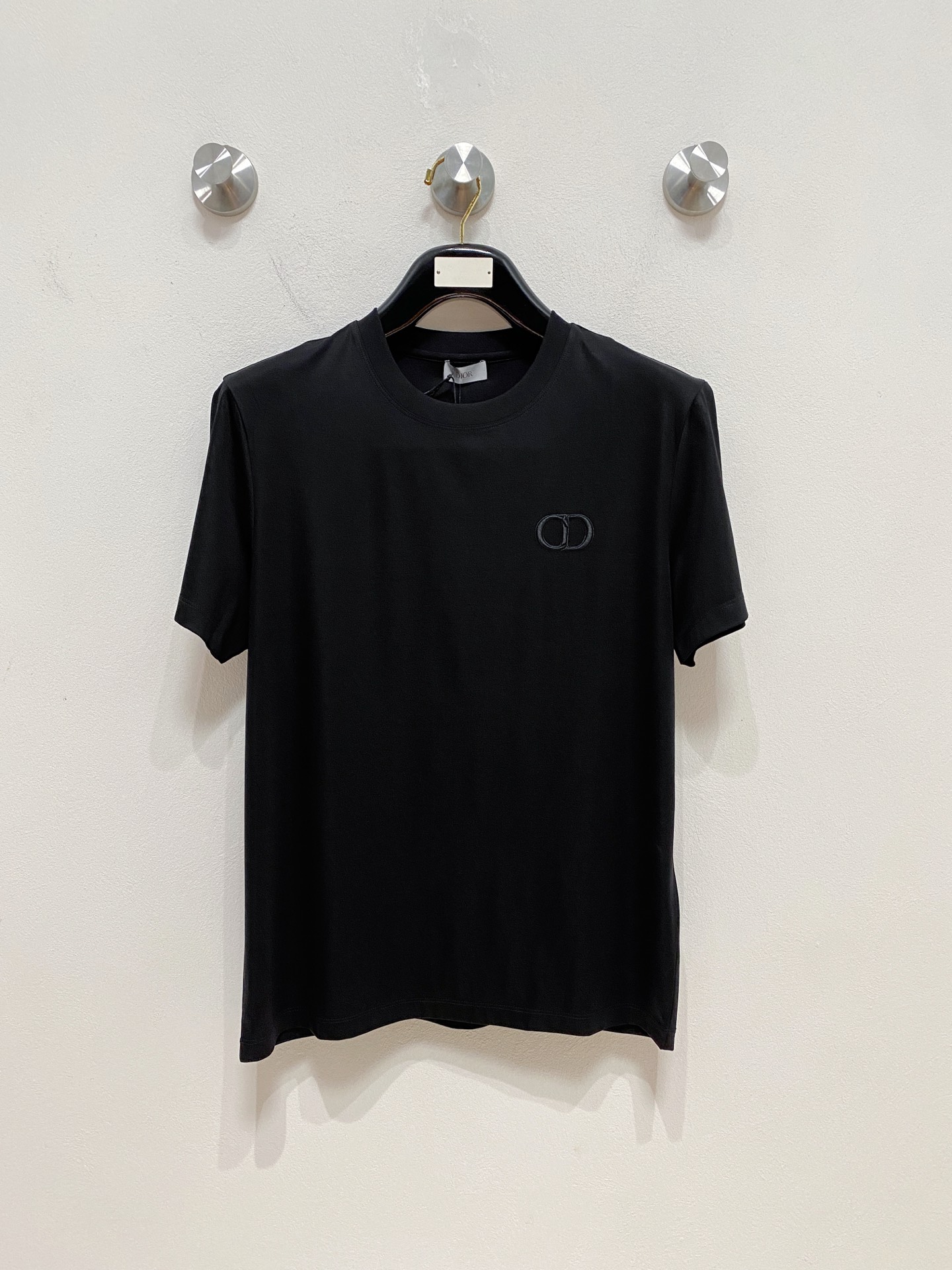  迪奥 顶级品质 2025款新品短袖！精选100支双面丝光棉面料，手感柔软。顶级进口私货，时尚设计潮流短