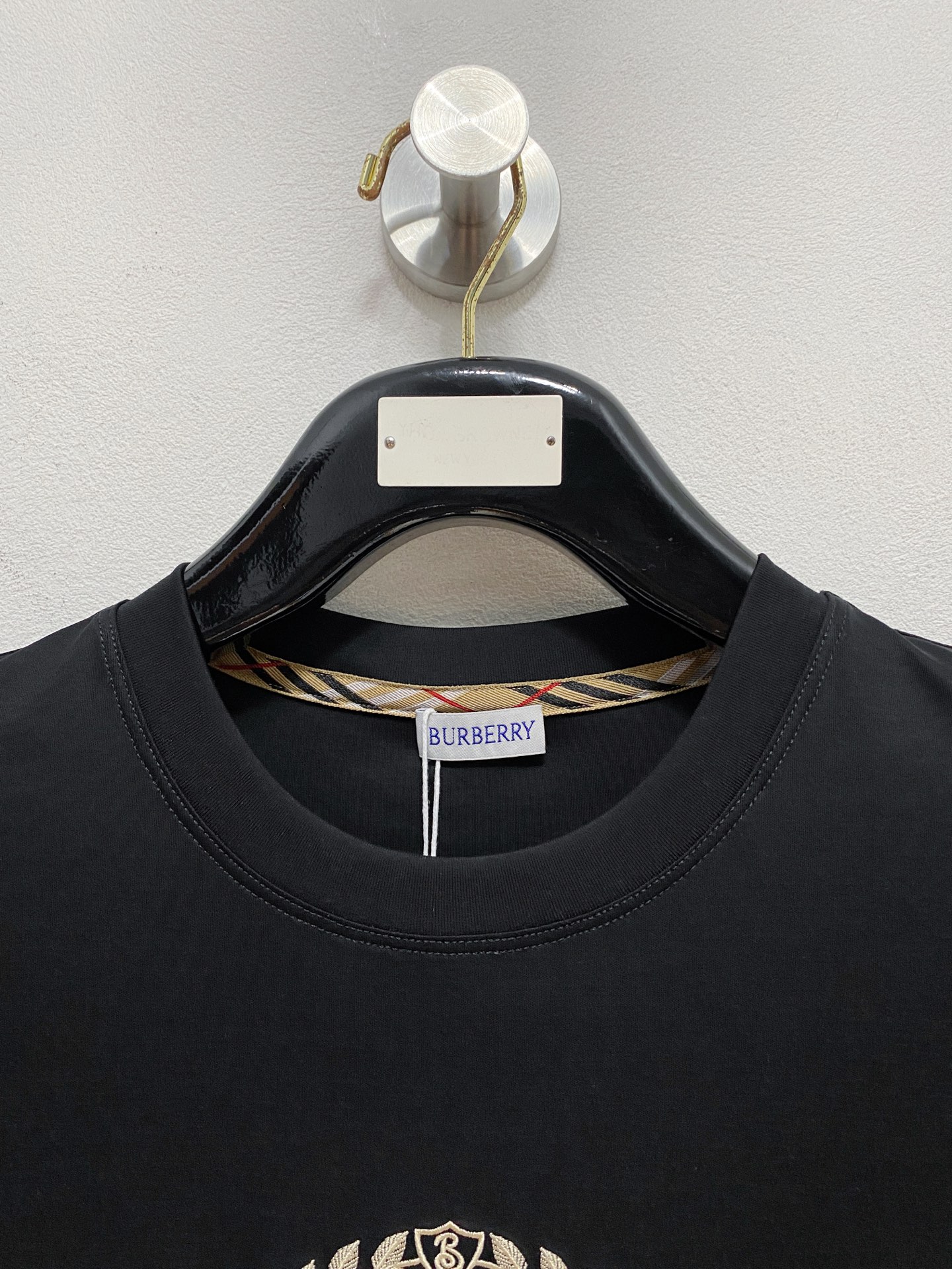  巴宝莉 顶级品质 2025款新品短袖！精选100支双面丝光棉面料，手感柔软。顶级进口私货，时尚设计潮流