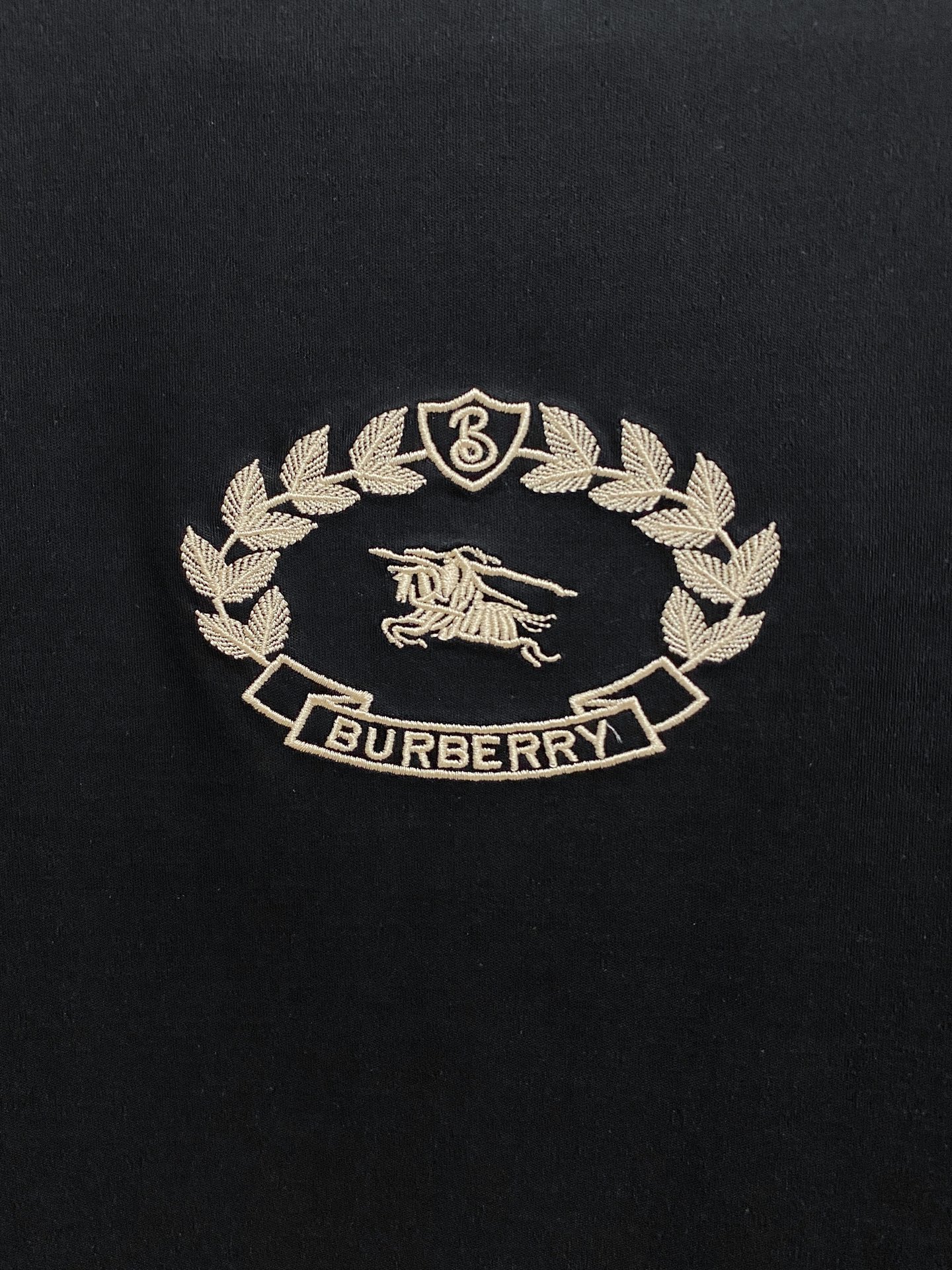  巴宝莉 顶级品质 2025款新品短袖！精选100支双面丝光棉面料，手感柔软。顶级进口私货，时尚设计潮流