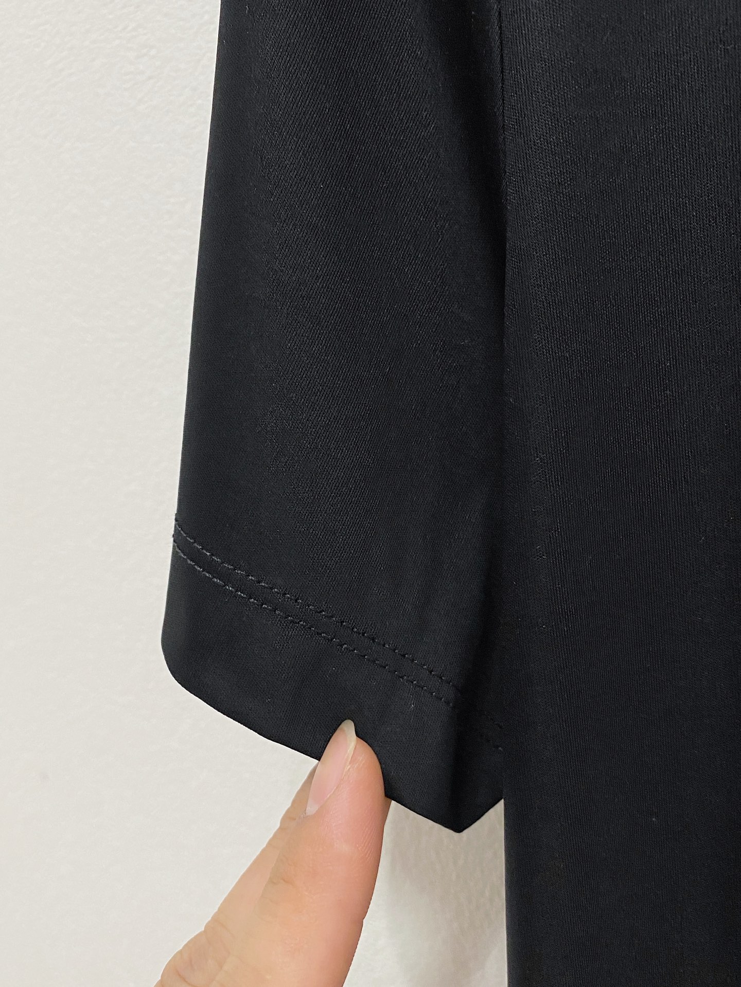  巴宝莉 顶级品质 2025款新品短袖！精选100支双面丝光棉面料，手感柔软。顶级进口私货，时尚设计潮流