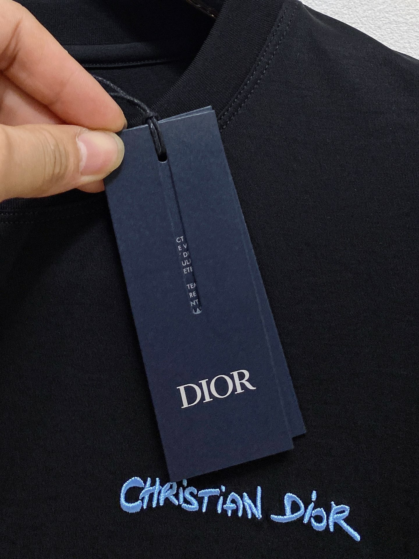  迪奥 顶级品质 2025款新品短袖！精选100支双面丝光棉面料，手感柔软。顶级进口私货，时尚设计潮流短