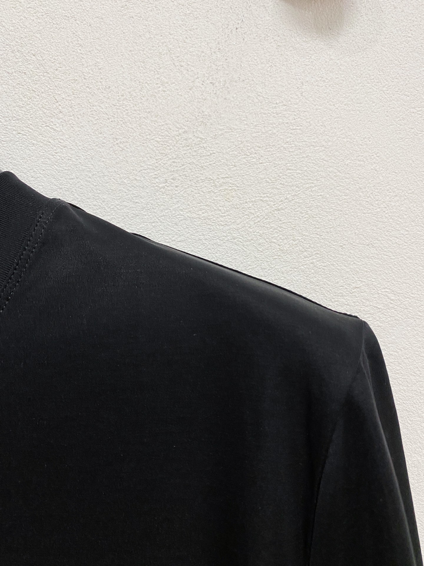  迪奥 顶级品质 2025款新品短袖！精选100支双面丝光棉面料，手感柔软。顶级进口私货，时尚设计潮流短