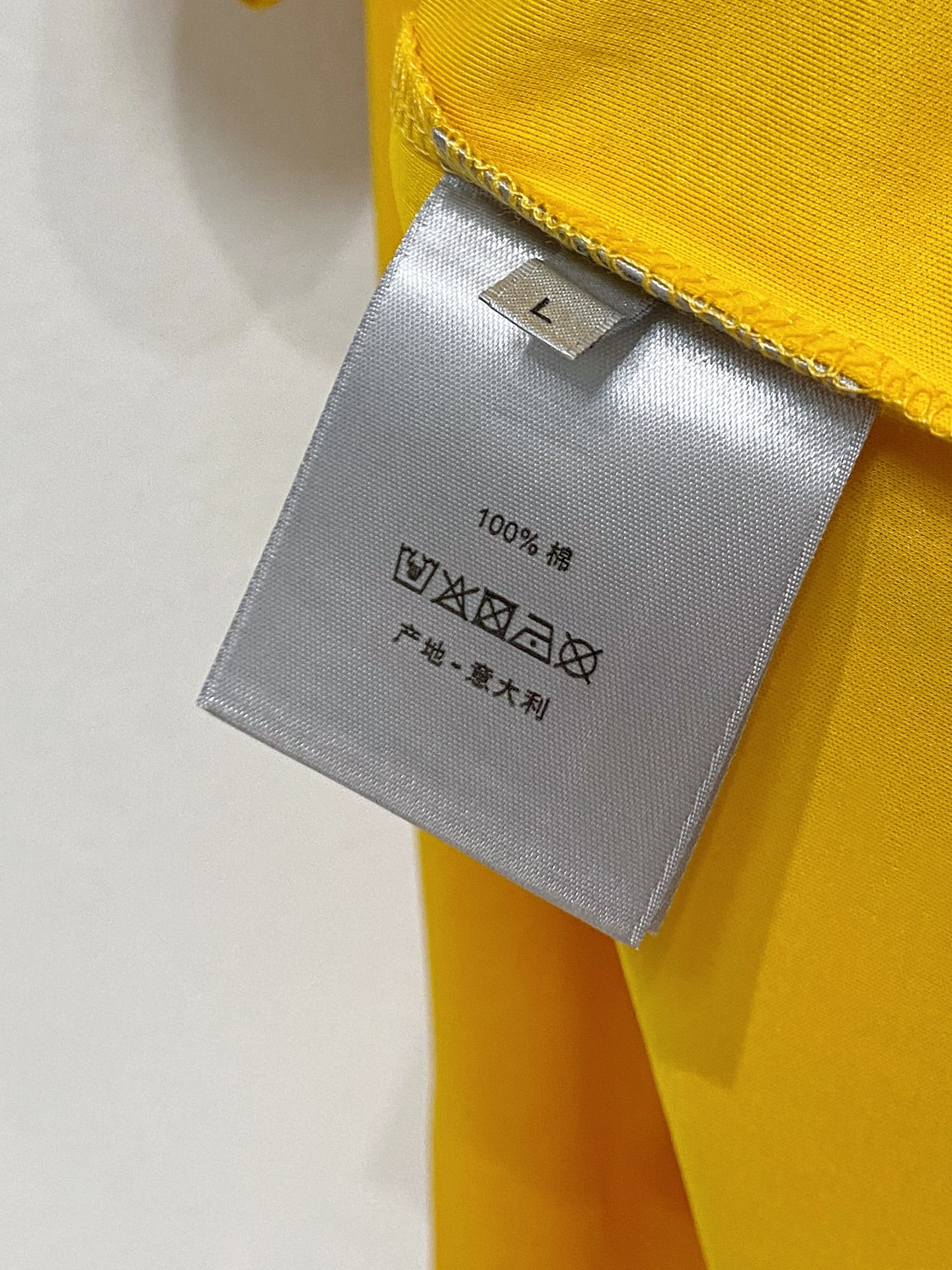  迪奥 顶级品质 2025款新品短袖！精选100支双面丝光棉面料，手感柔软。顶级进口私货，时尚设计潮流短