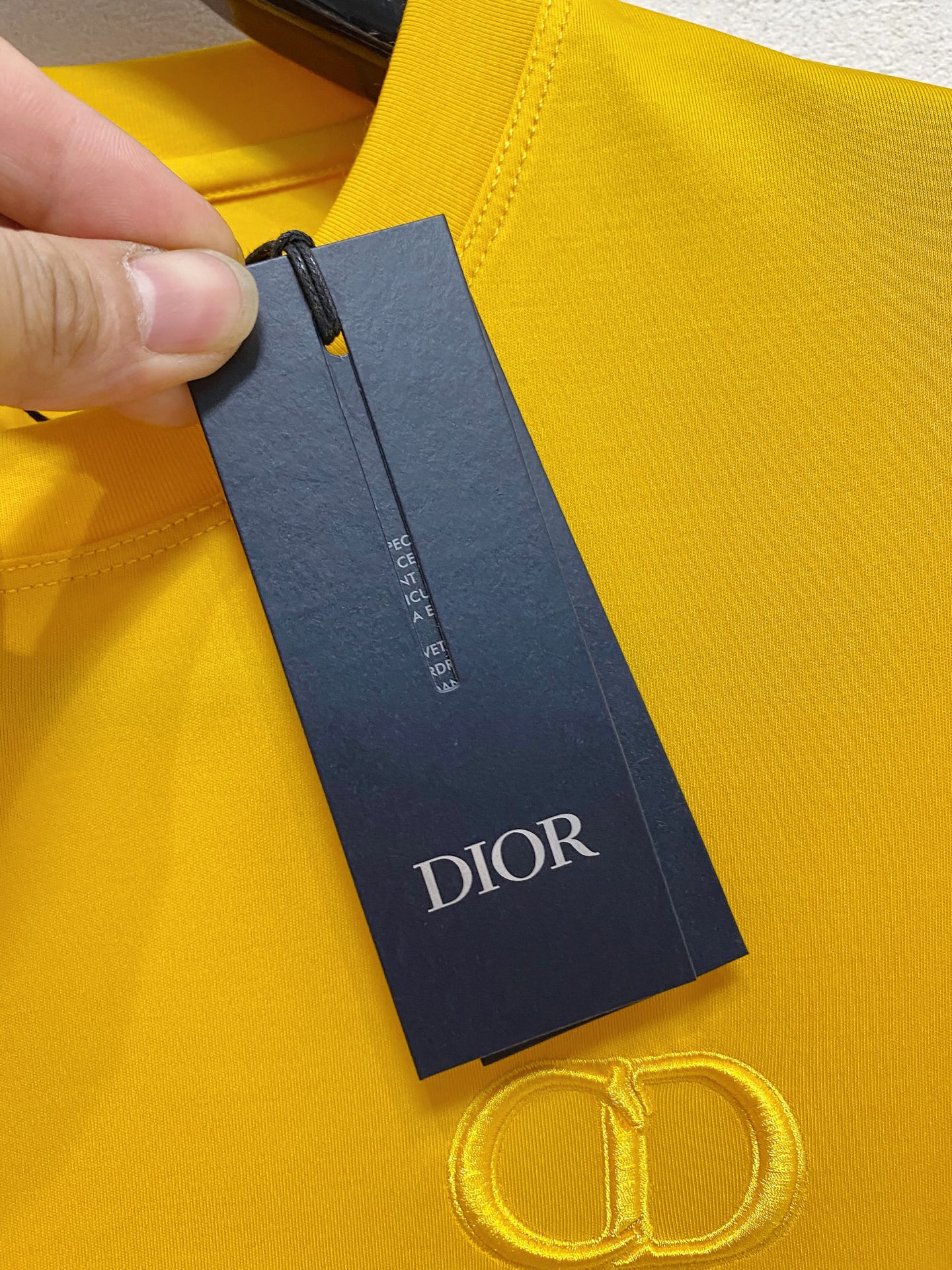  迪奥 顶级品质 2025款新品短袖！精选100支双面丝光棉面料，手感柔软。顶级进口私货，时尚设计潮流短