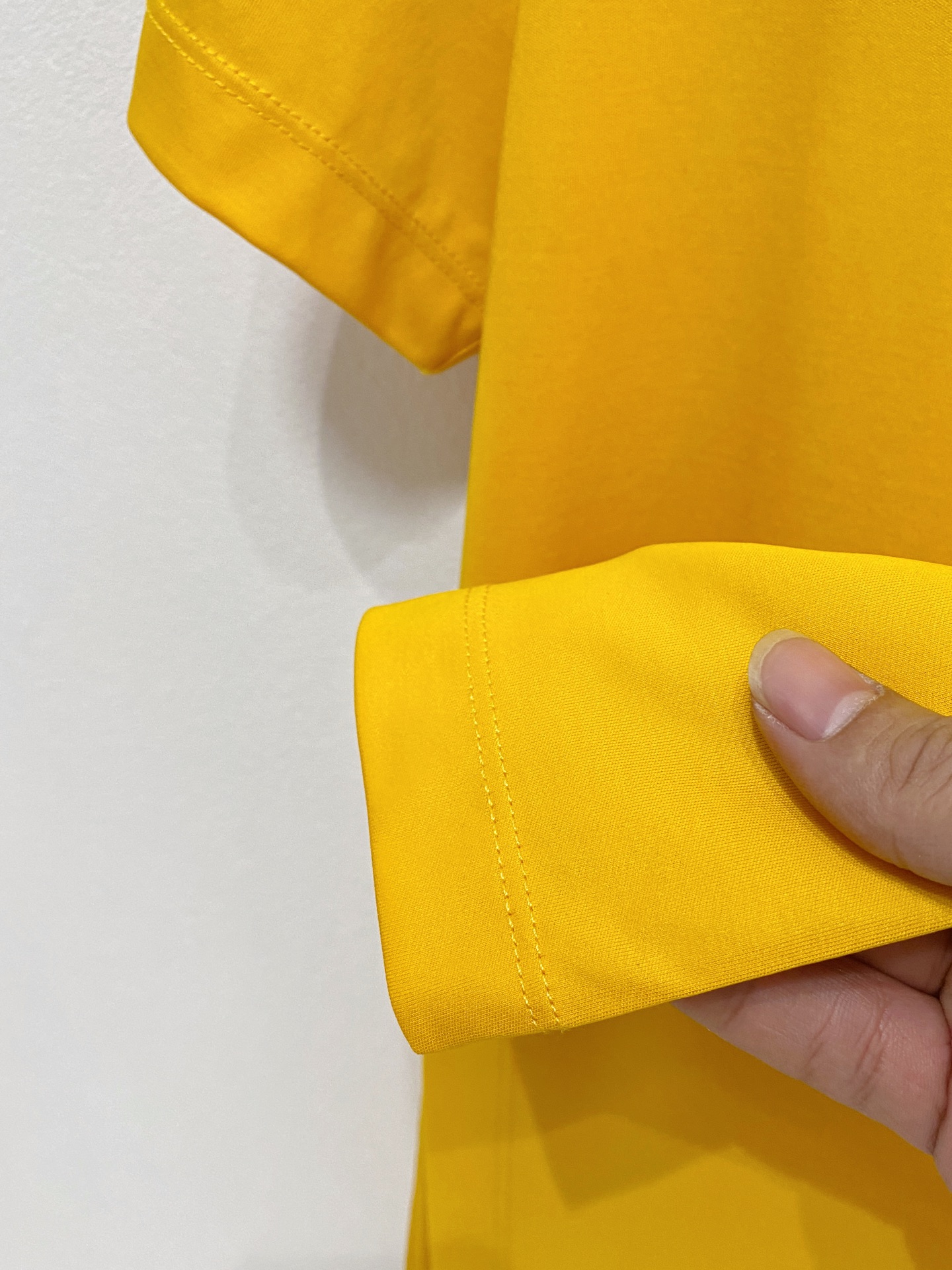  迪奥 顶级品质 2025款新品短袖！精选100支双面丝光棉面料，手感柔软。顶级进口私货，时尚设计潮流短