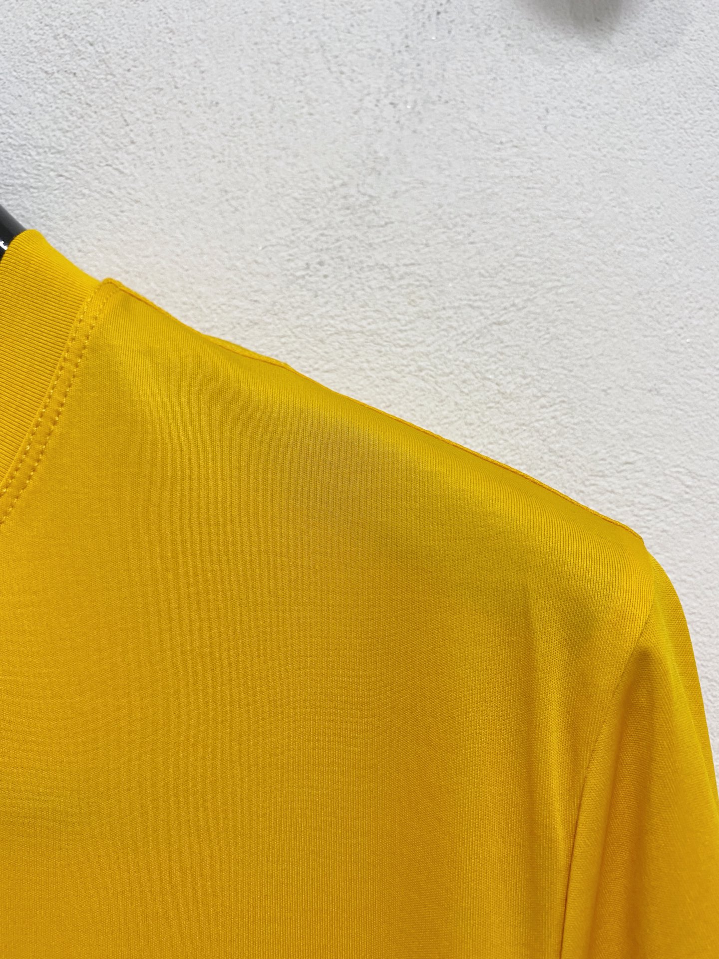  迪奥 顶级品质 2025款新品短袖！精选100支双面丝光棉面料，手感柔软。顶级进口私货，时尚设计潮流短