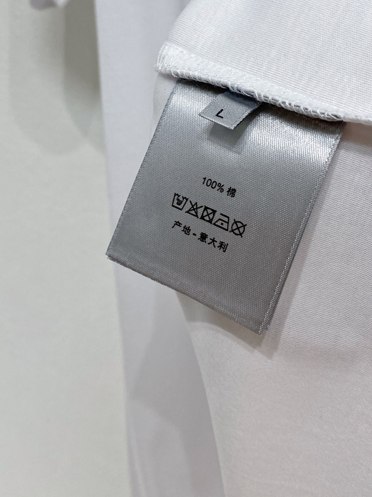  迪奥  顶级品质 2025款新品短袖！精选100支双面丝光棉面料，手感柔软。顶级进口私货，时尚设计潮流