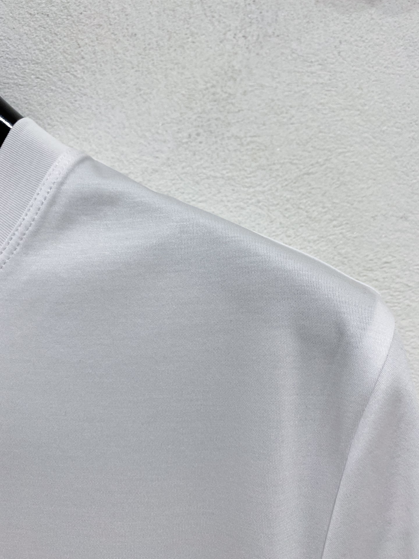  迪奥  顶级品质 2025款新品短袖！精选100支双面丝光棉面料，手感柔软。顶级进口私货，时尚设计潮流