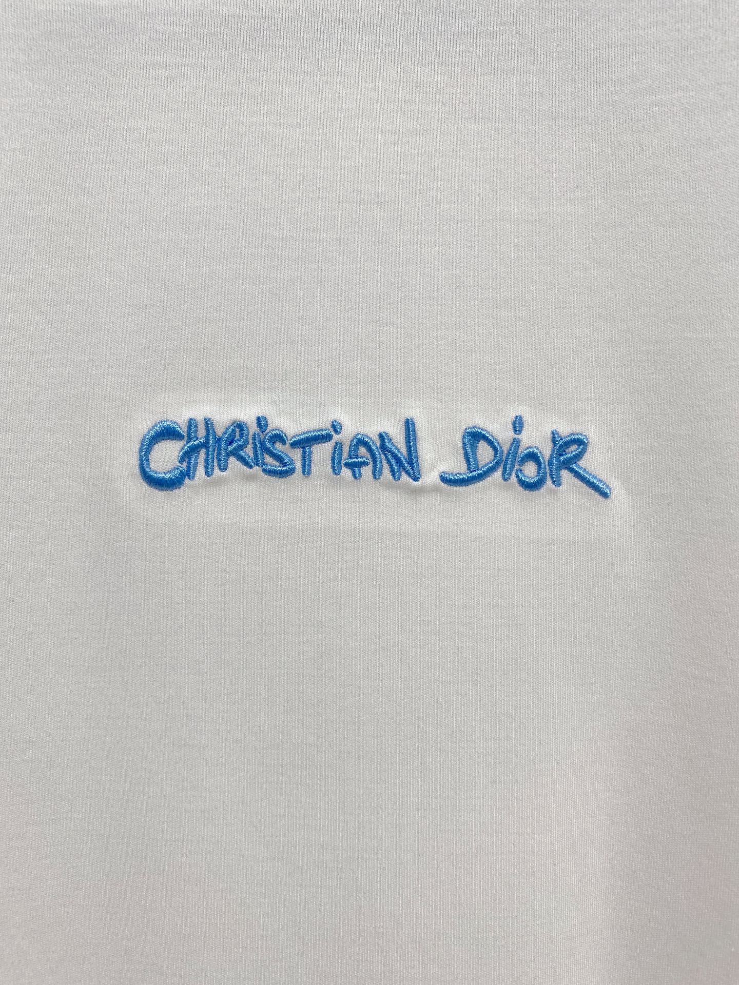  迪奥 顶级品质 2025款新品短袖！精选100支双面丝光棉面料，手感柔软。顶级进口私货，时尚设计潮流短