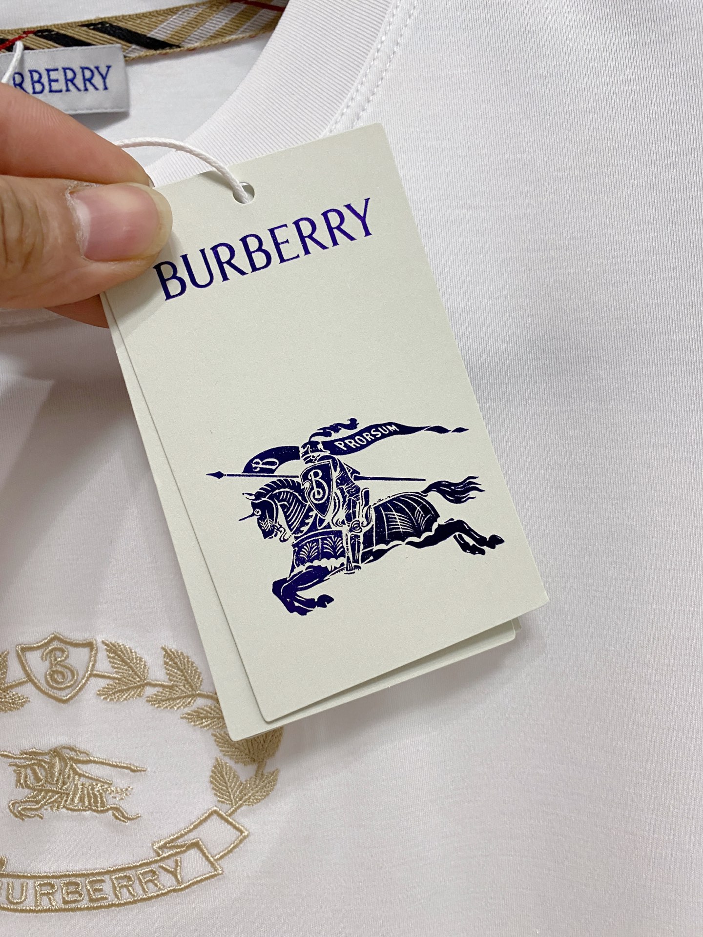  巴宝莉 顶级品质 2025款新品短袖！精选100支双面丝光棉面料，手感柔软。顶级进口私货，时尚设计潮流