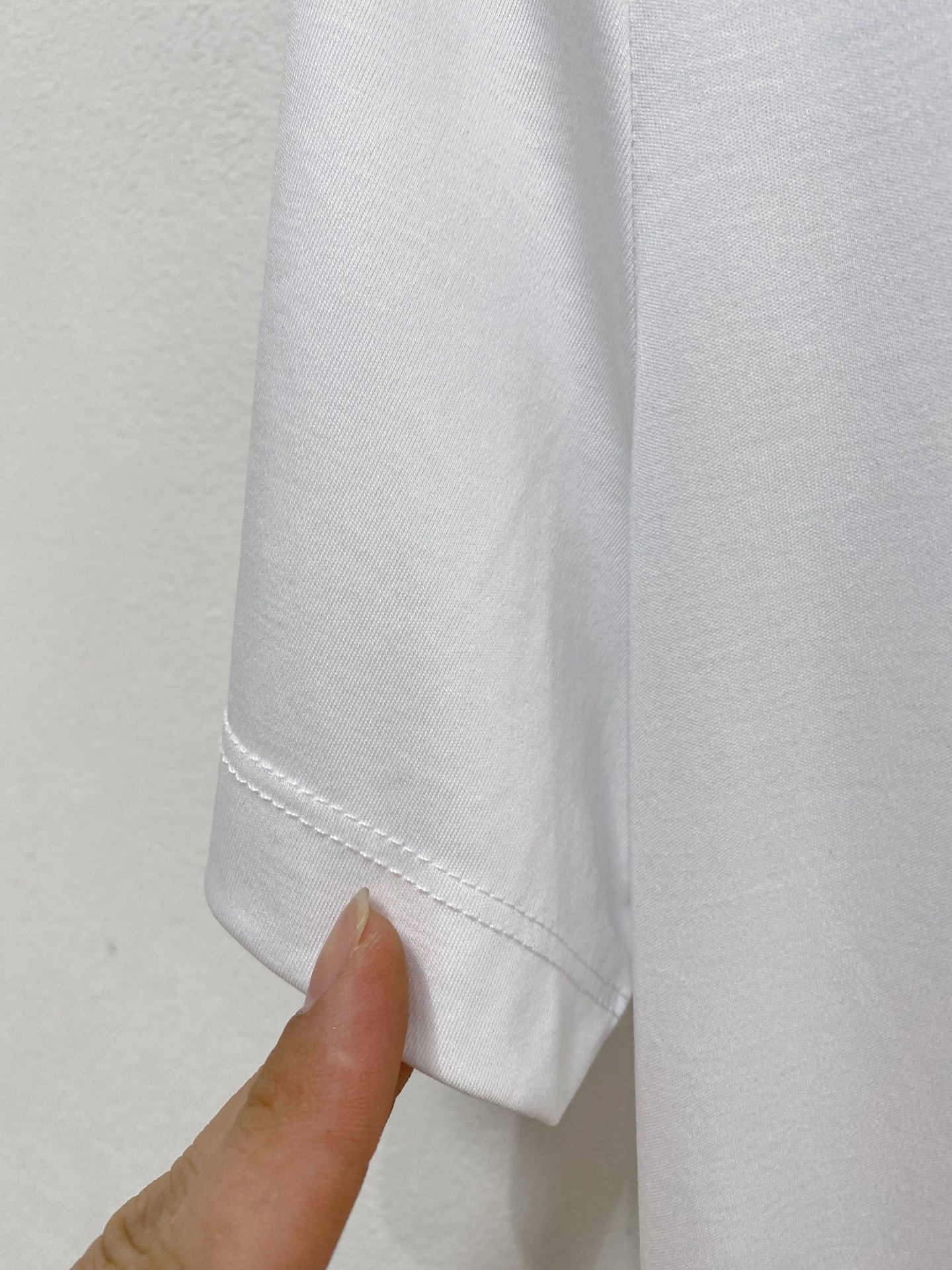  巴宝莉 顶级品质 2025款新品短袖！精选100支双面丝光棉面料，手感柔软。顶级进口私货，时尚设计潮流