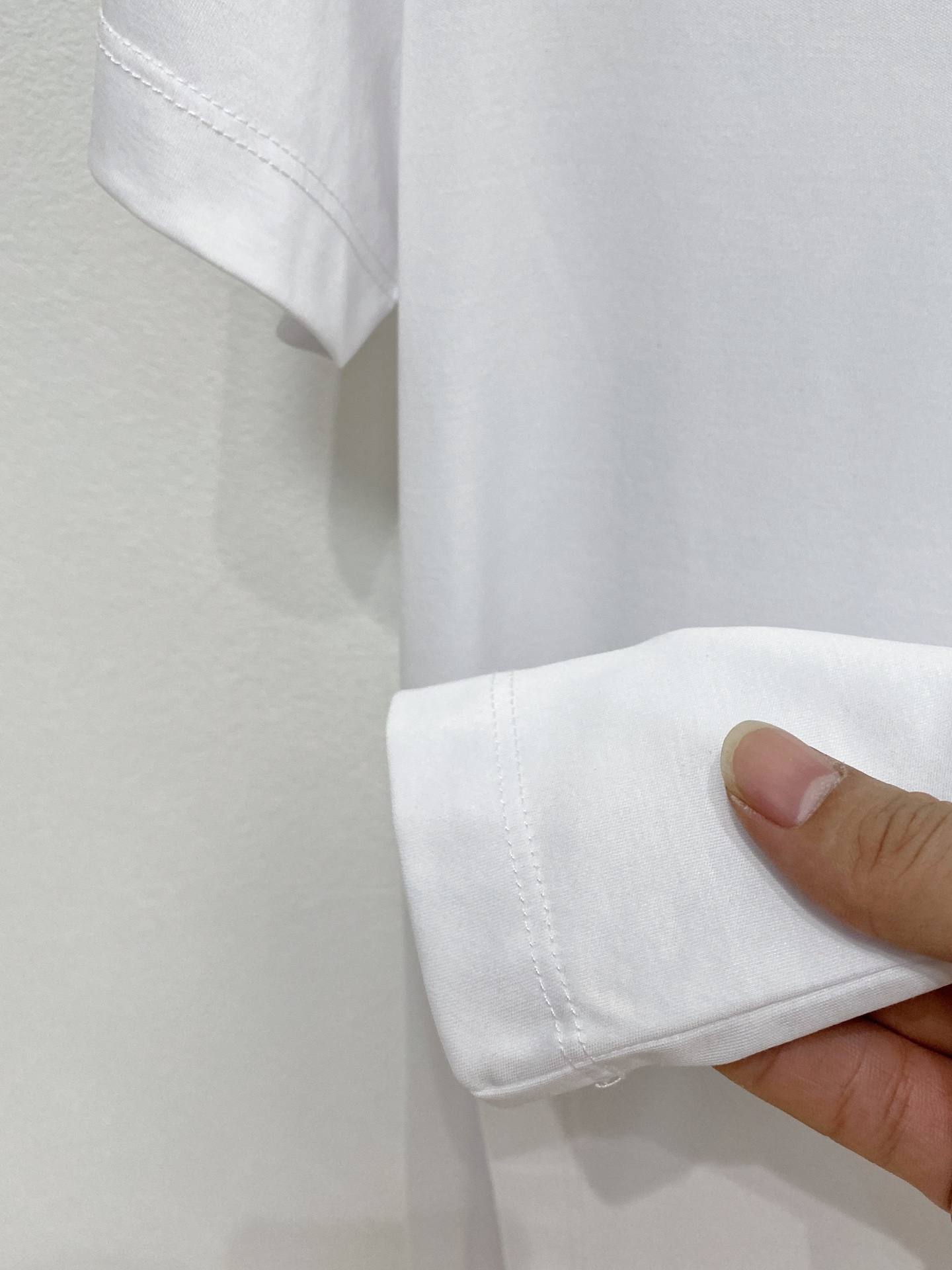  巴宝莉 顶级品质 2025款新品短袖！精选100支双面丝光棉面料，手感柔软。顶级进口私货，时尚设计潮流