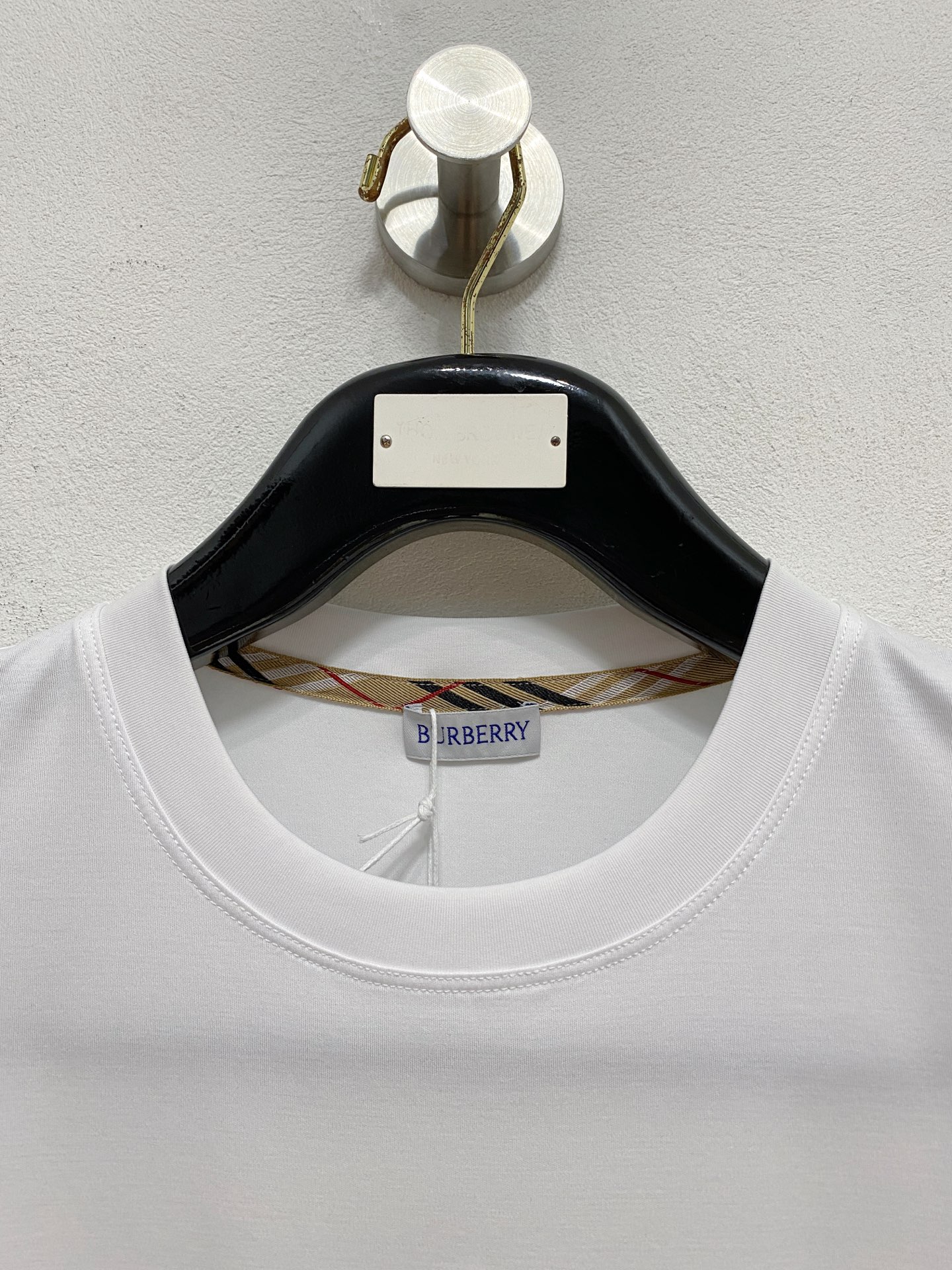  巴宝莉 顶级品质 2025款新品短袖！精选100支双面丝光棉面料，手感柔软。顶级进口私货，时尚设计潮流