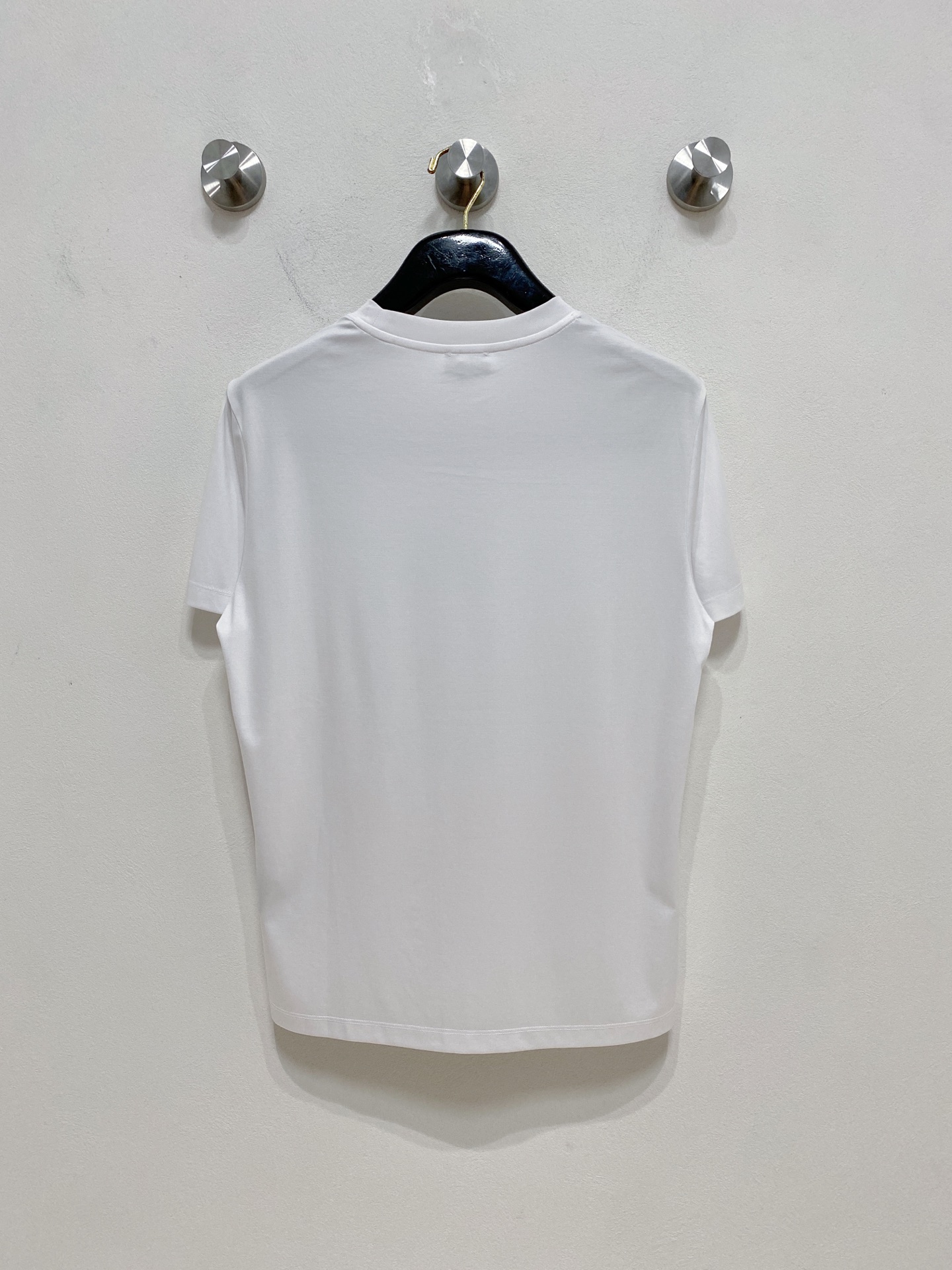  普拉达 顶级品质 2025款新品短袖！精选100支双面丝光棉面料，手感柔软。顶级进口私货，时尚设计潮流