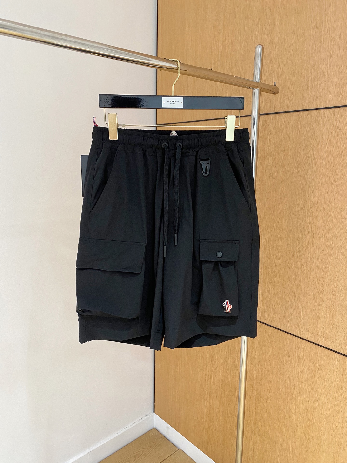  
Moncler 男士精品休闲裤顶级面料休闲短裤 最新款上身版型无敌正!绝对可以闭眼收的一款此款裤子非