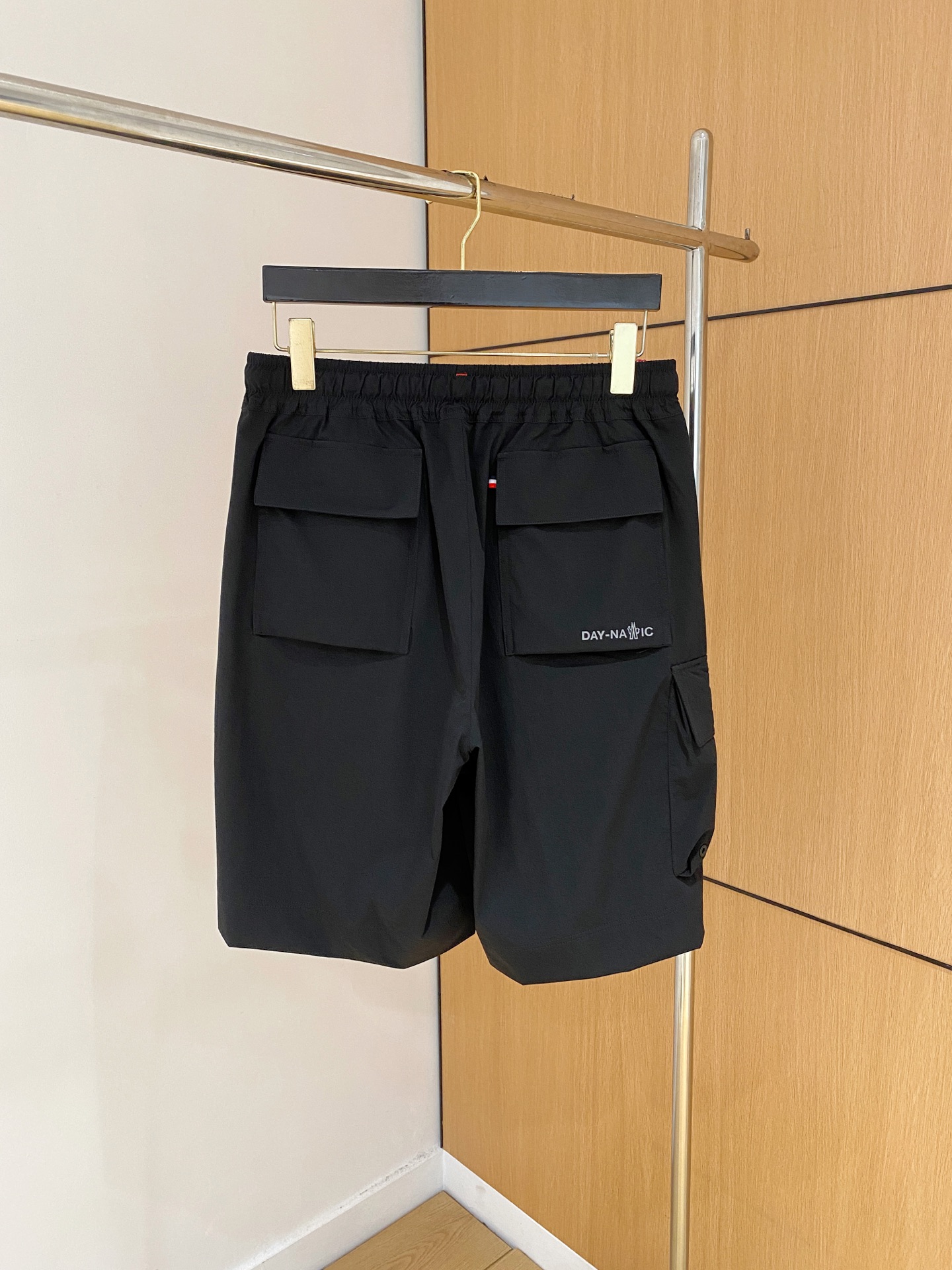  
Moncler 男士精品休闲裤顶级面料休闲短裤 最新款上身版型无敌正!绝对可以闭眼收的一款此款裤子非
