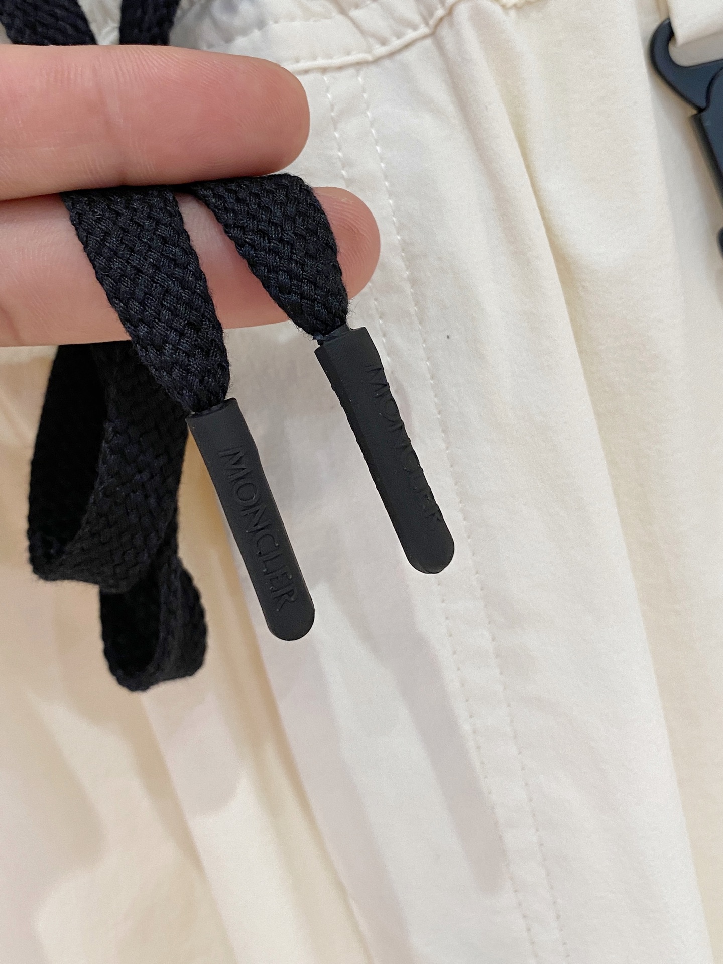  
Moncler 男士精品休闲裤顶级面料休闲短裤 最新款上身版型无敌正!绝对可以闭眼收的一款此款裤子非