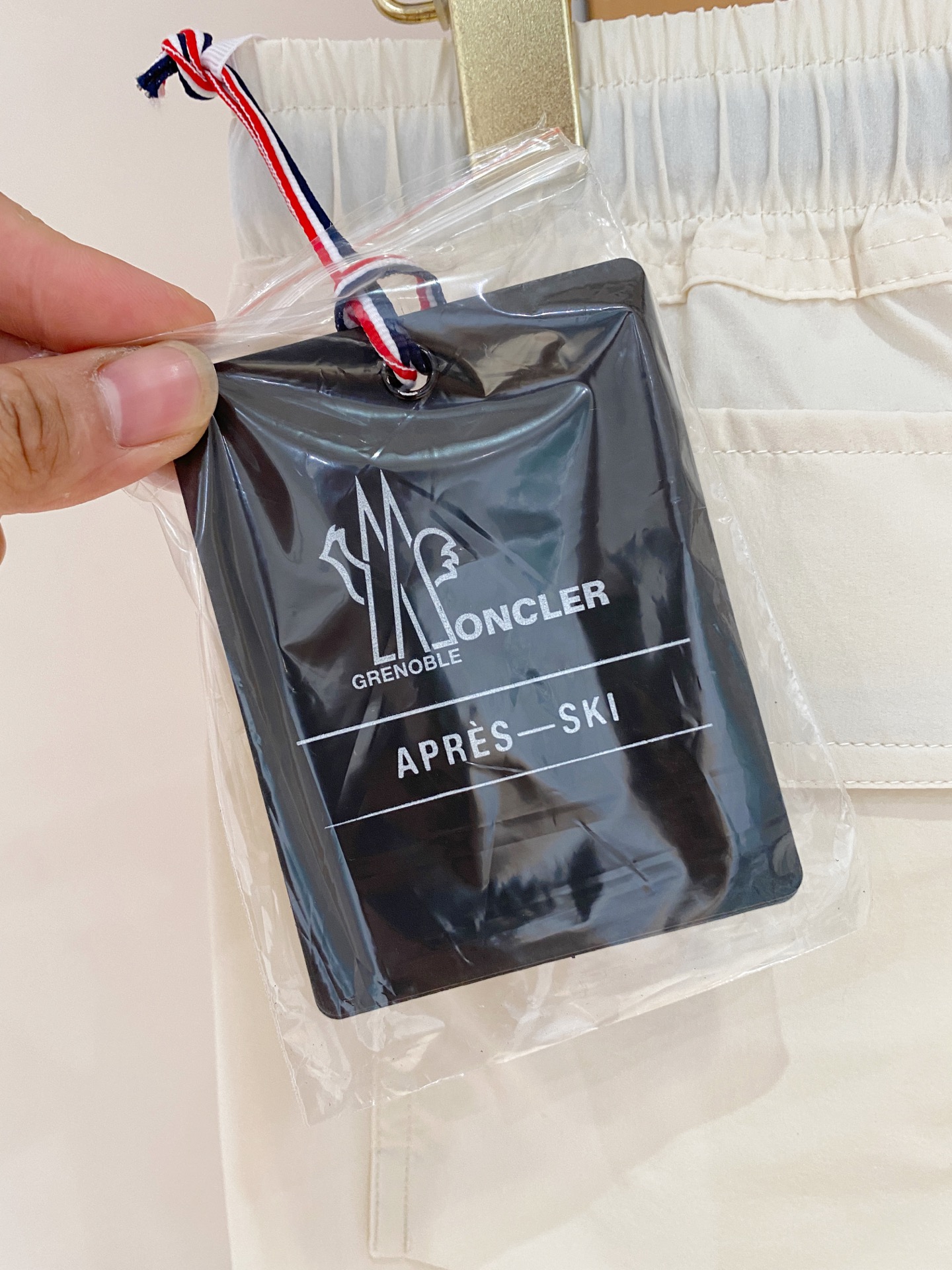  
Moncler 男士精品休闲裤顶级面料休闲短裤 最新款上身版型无敌正!绝对可以闭眼收的一款此款裤子非