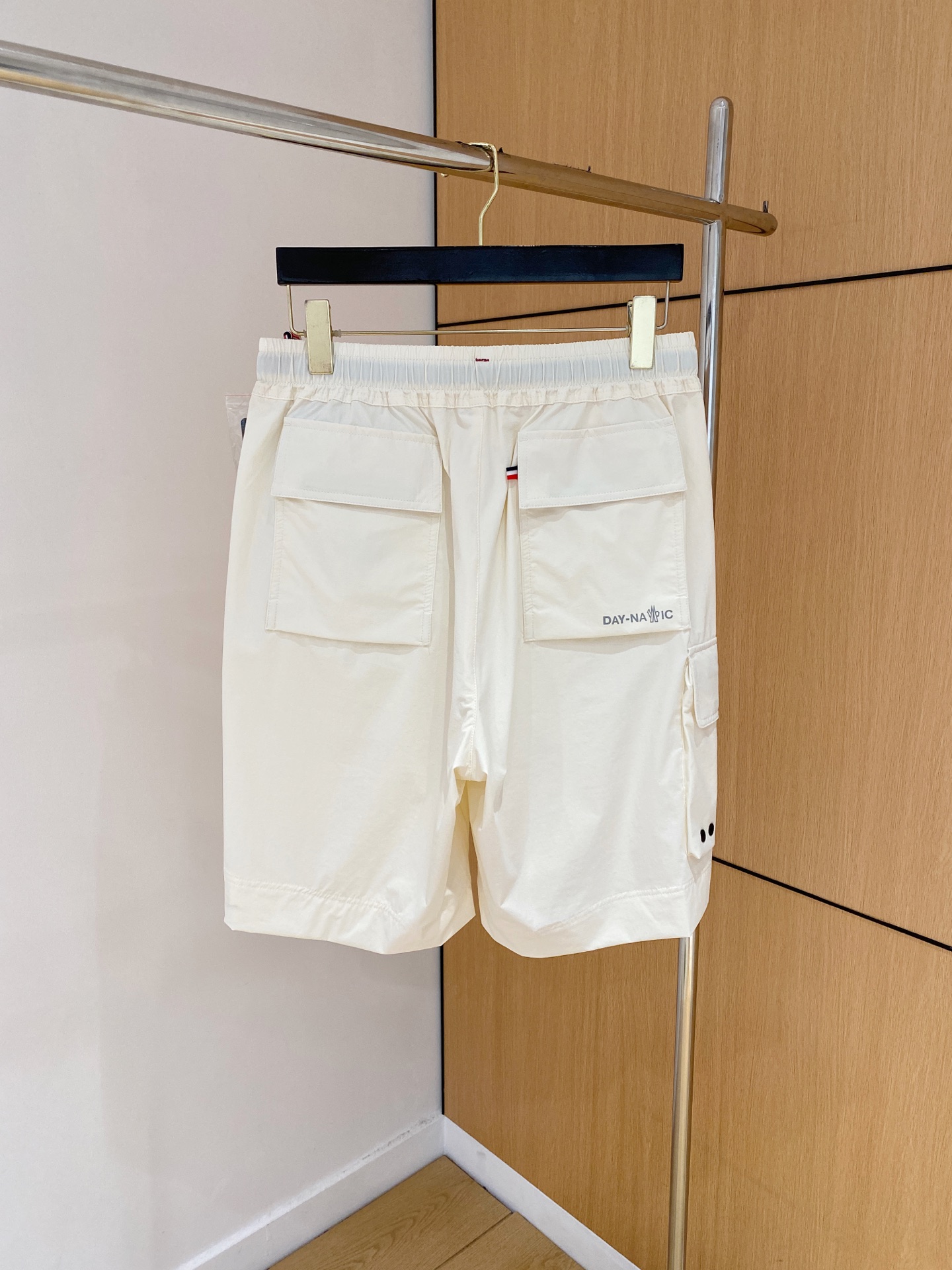  
Moncler 男士精品休闲裤顶级面料休闲短裤 最新款上身版型无敌正!绝对可以闭眼收的一款此款裤子非