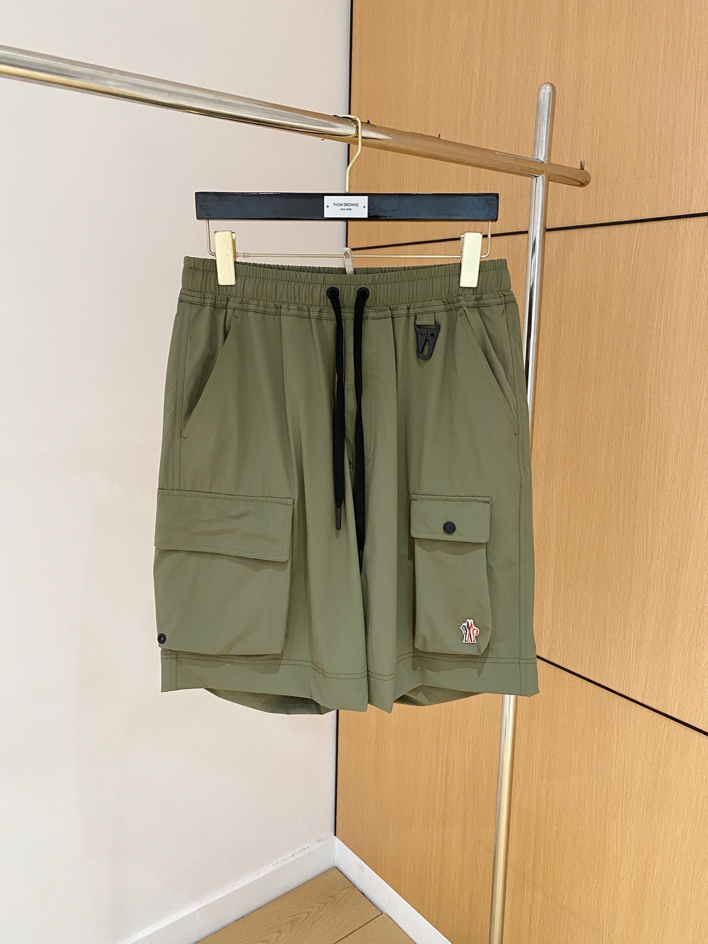  
Moncler 男士精品休闲裤顶级面料休闲短裤 最新款上身版型无敌正!绝对可以闭眼收的一款此款裤子非