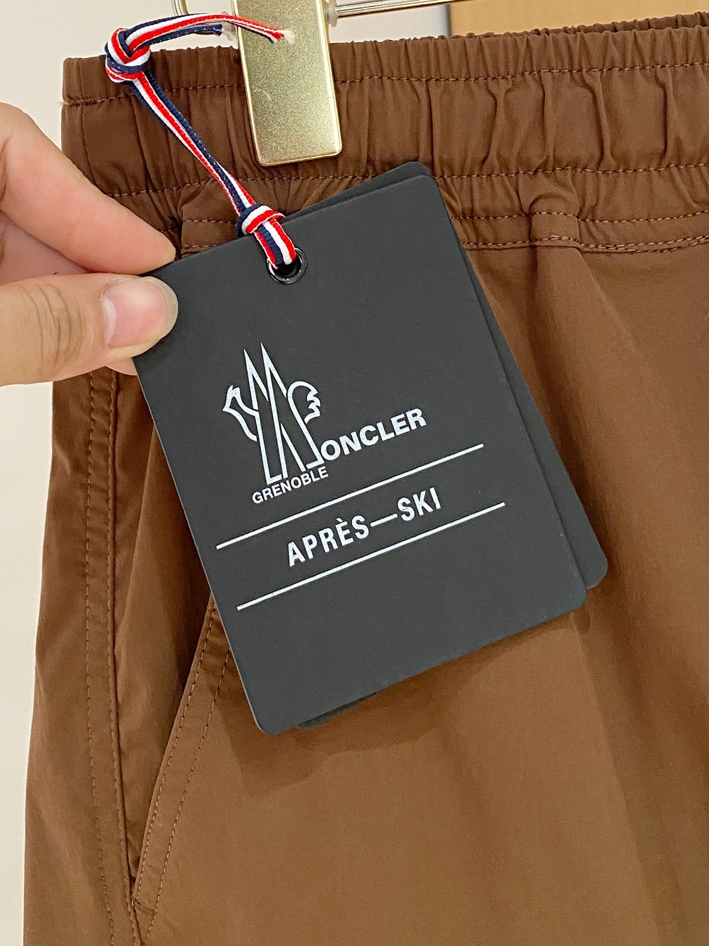  
Moncler 男士精品休闲裤顶级面料休闲短裤 最新款上身版型无敌正!绝对可以闭眼收的一款此款裤子非